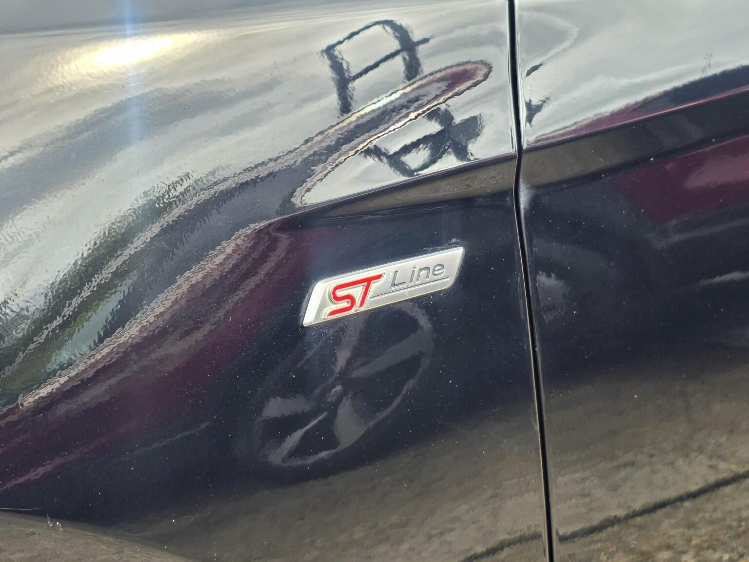 Ford Focus view 9