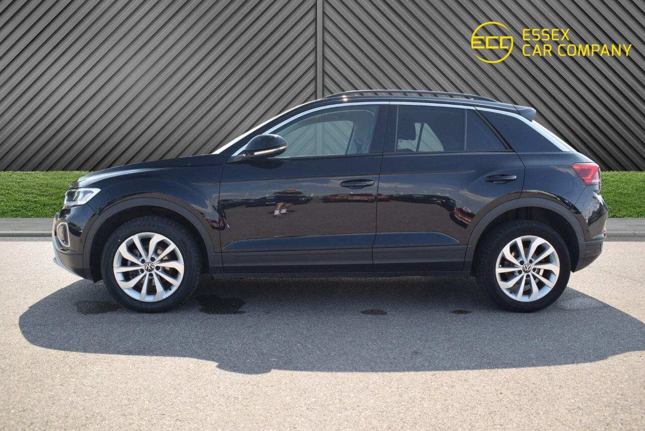 Volkswagen T-Roc view 13