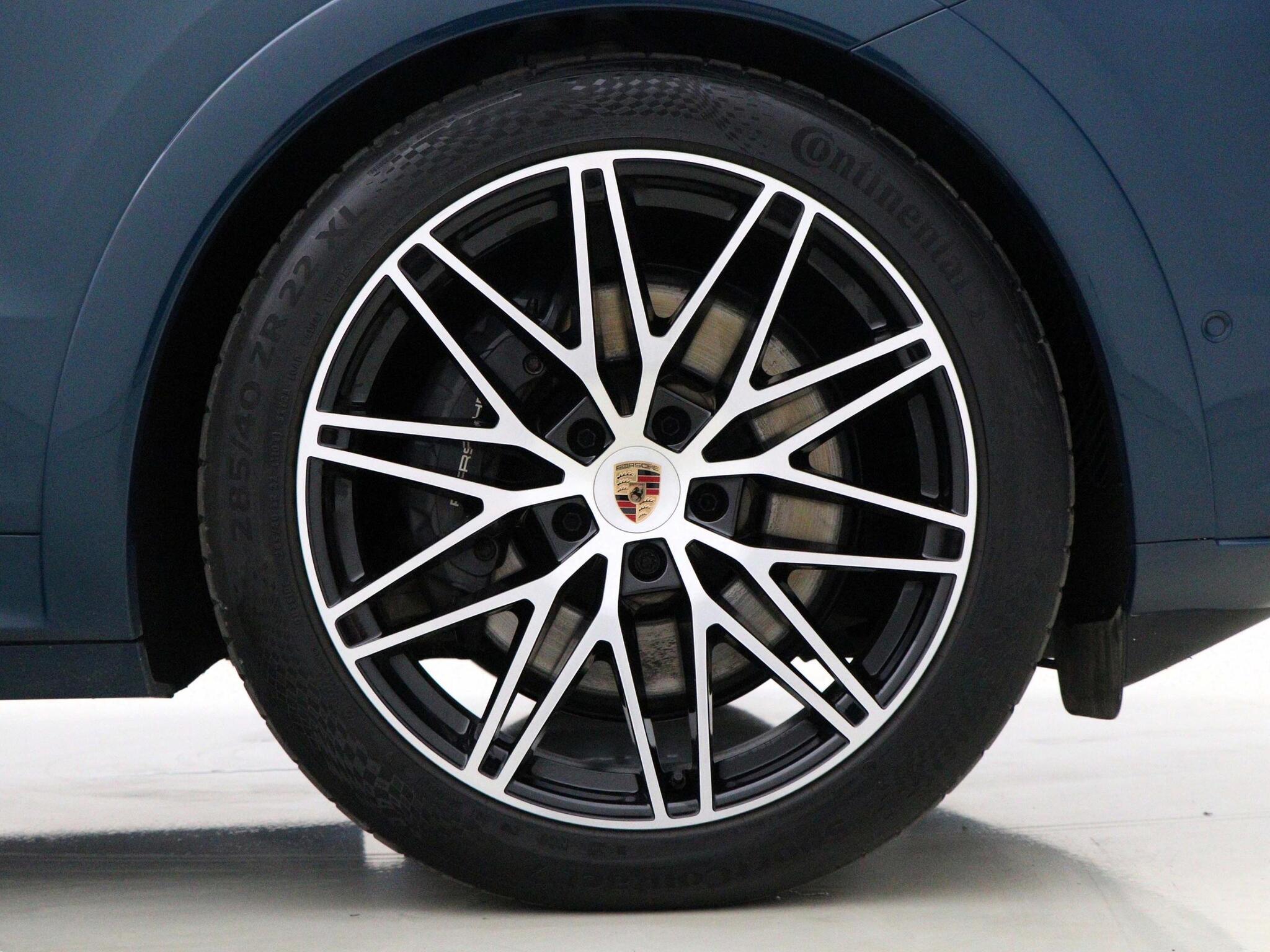 Porsche Cayenne view 49