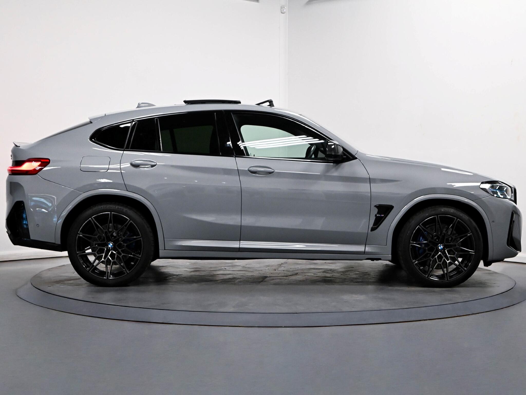 BMW X4 M view 24