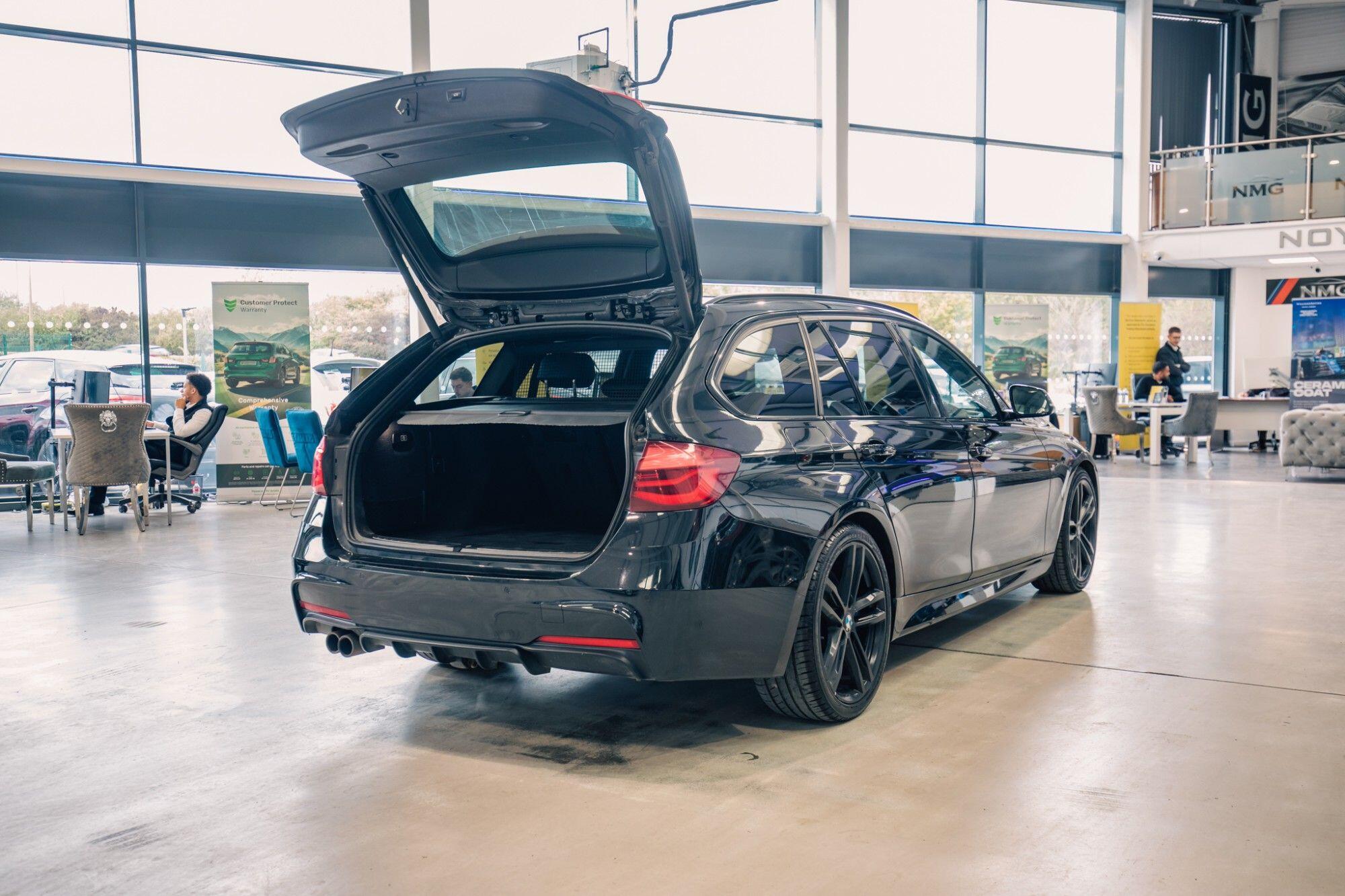 BMW 3 Series view 29