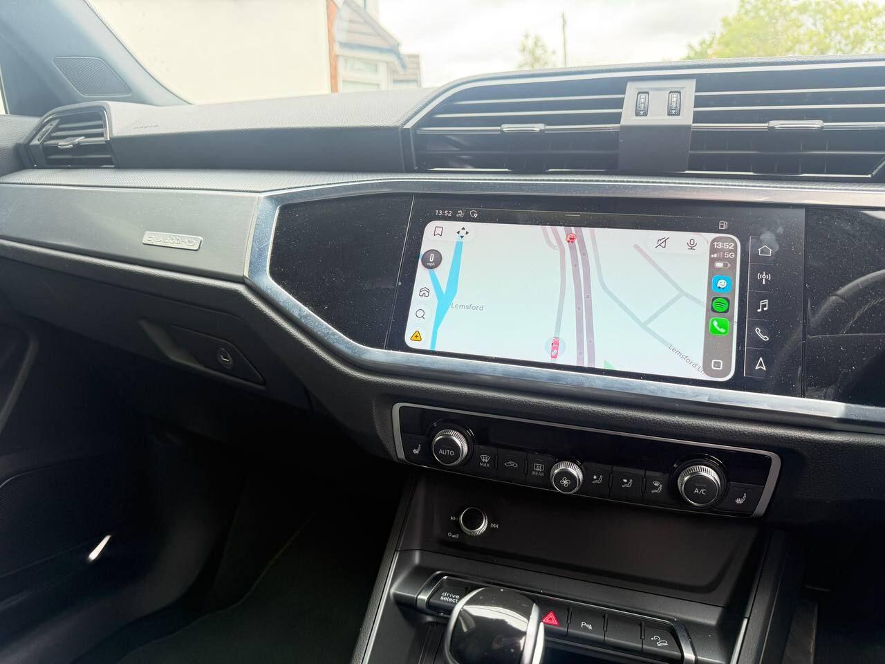 Audi Q3 view 43