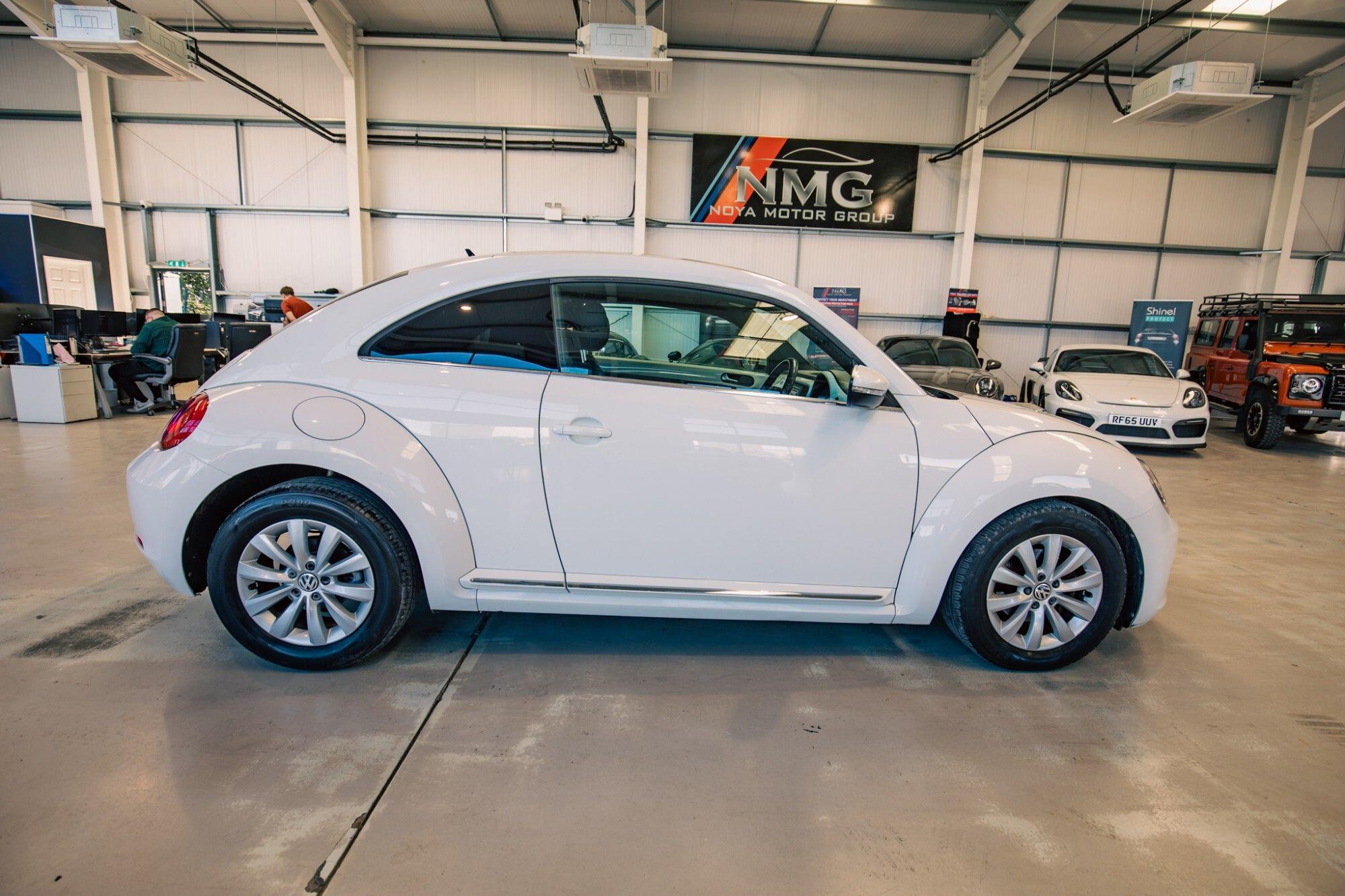 Volkswagen Beetle view 17