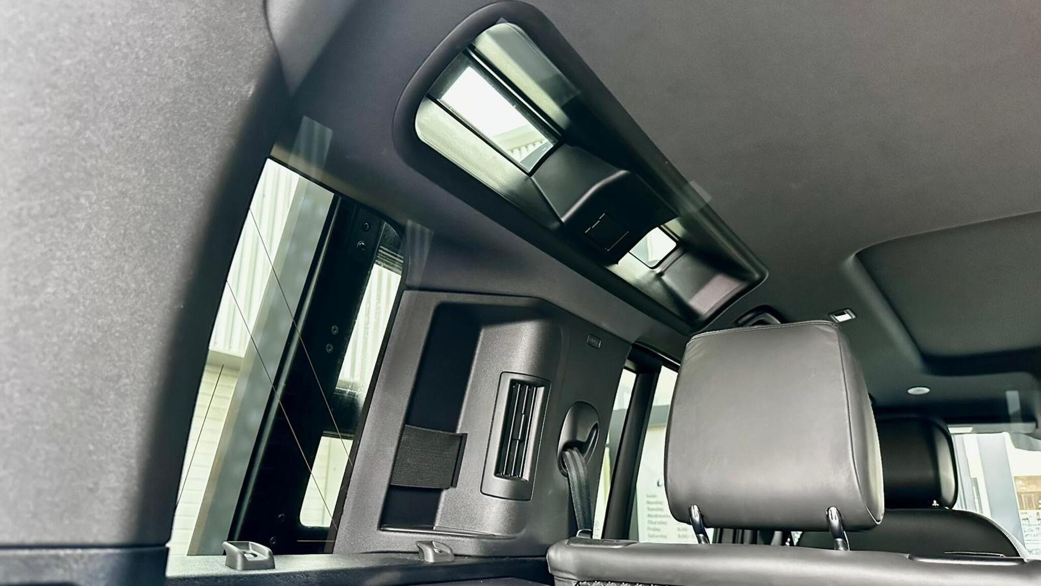 Land Rover Defender 110 view 38