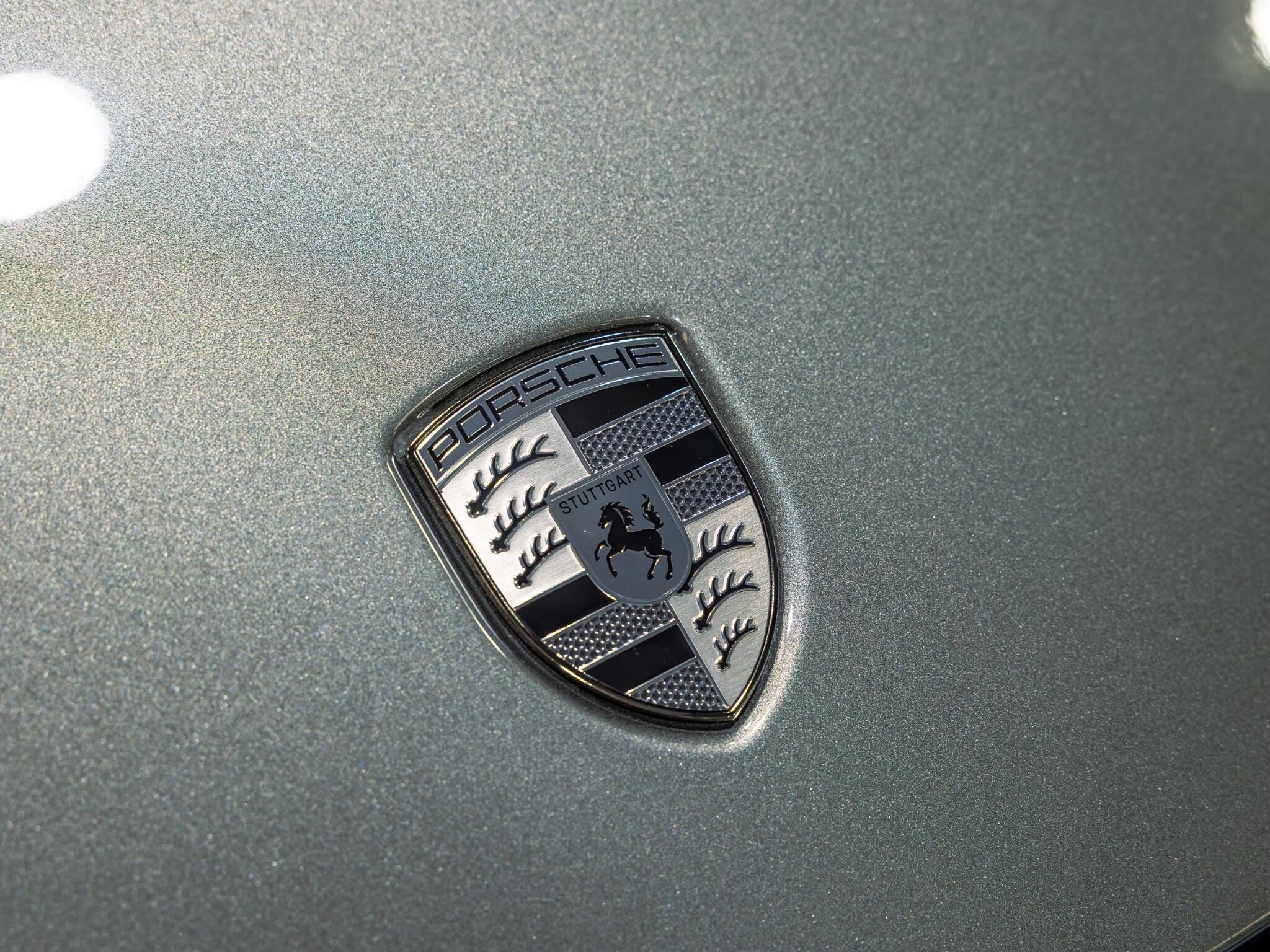 Porsche 911 view 14