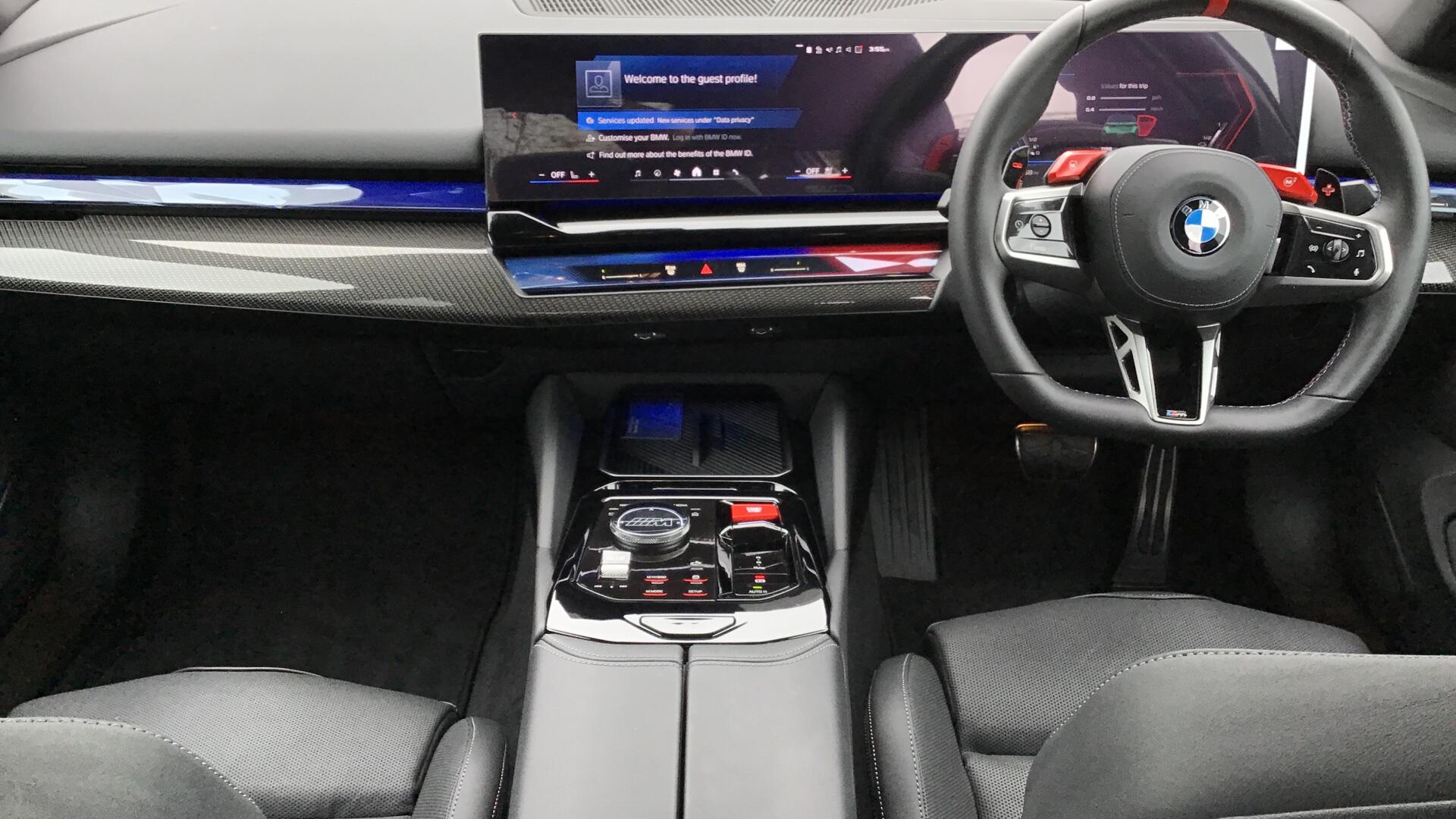 BMW M5 view 4