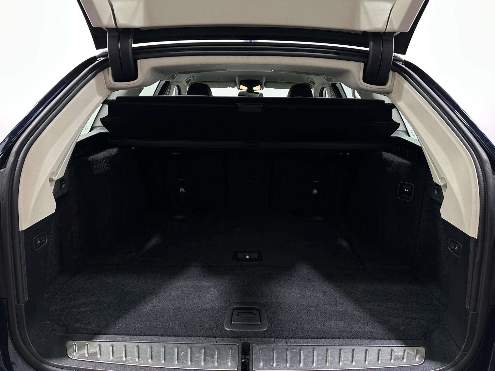 BMW 5 Series view 48