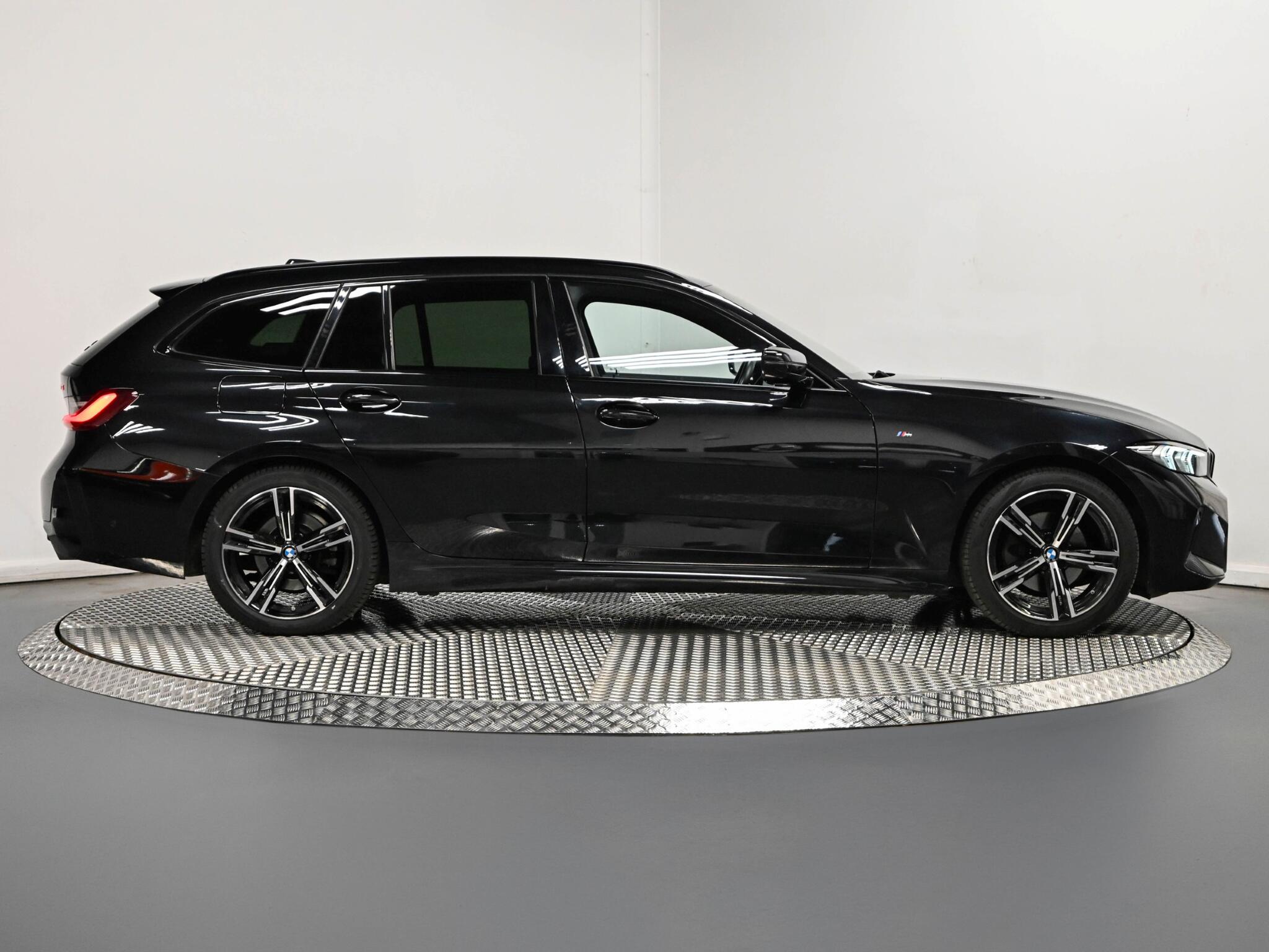 BMW 3 Series view 22