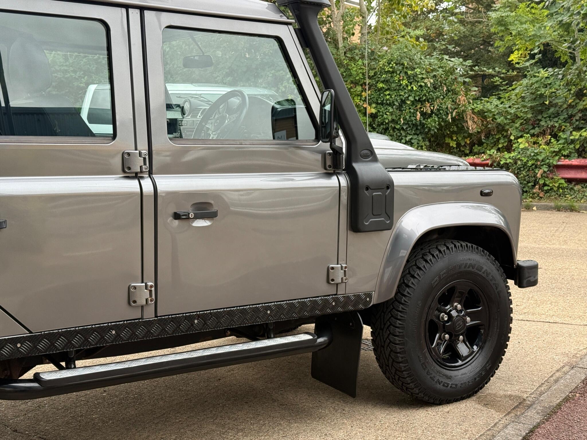Land Rover Defender view 8