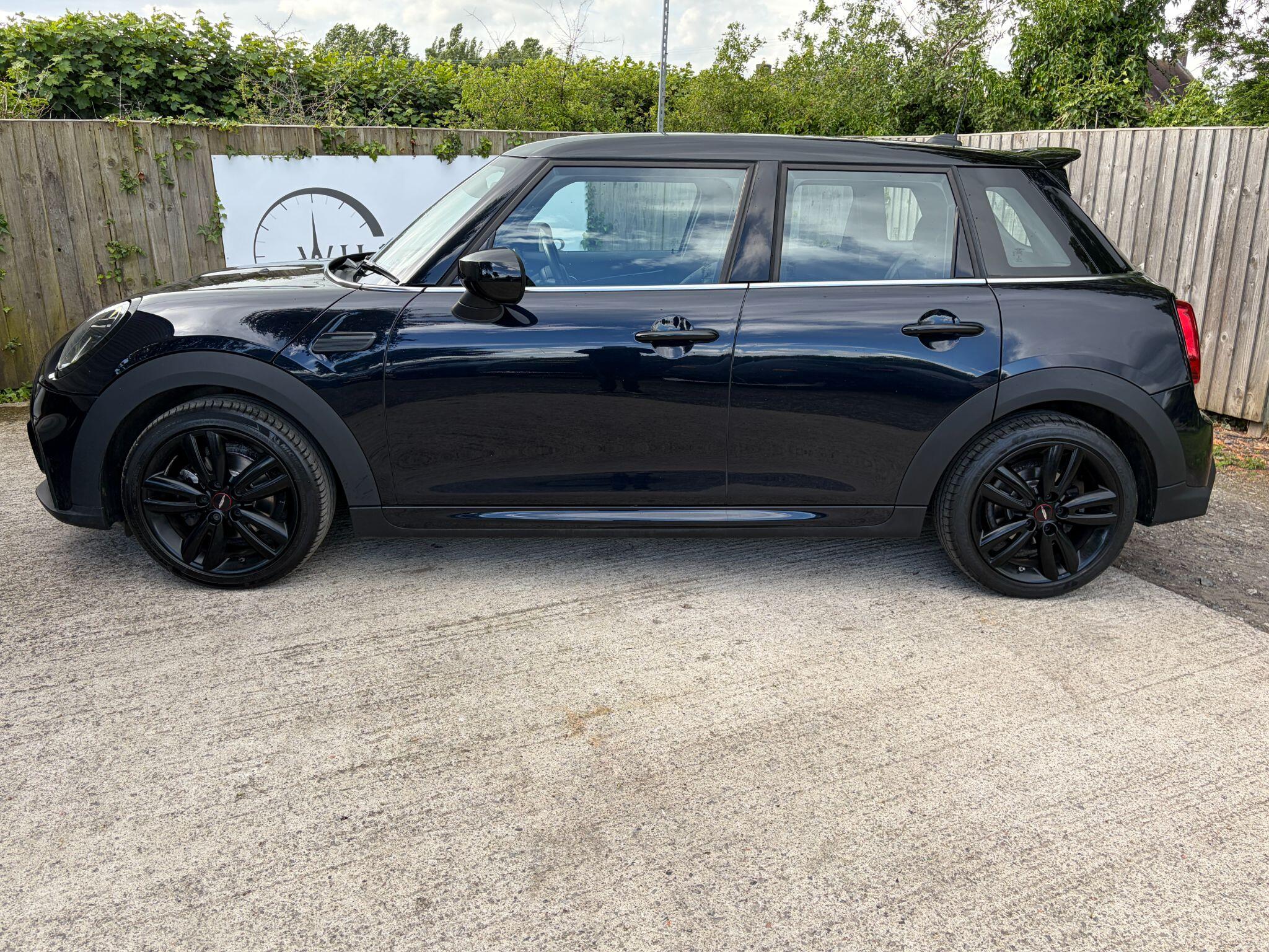 Mini Hatch view 6