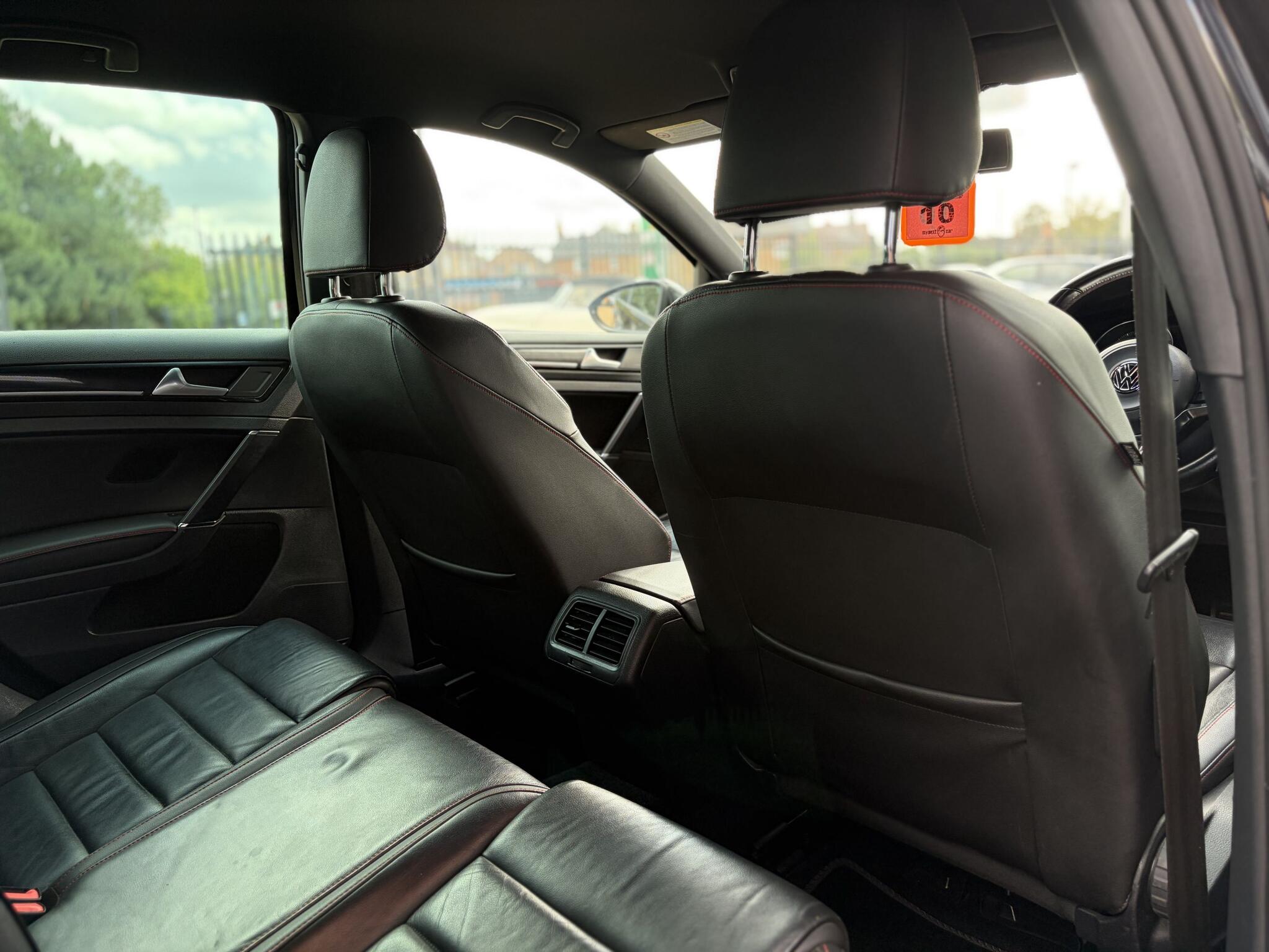 Volkswagen Golf view 23