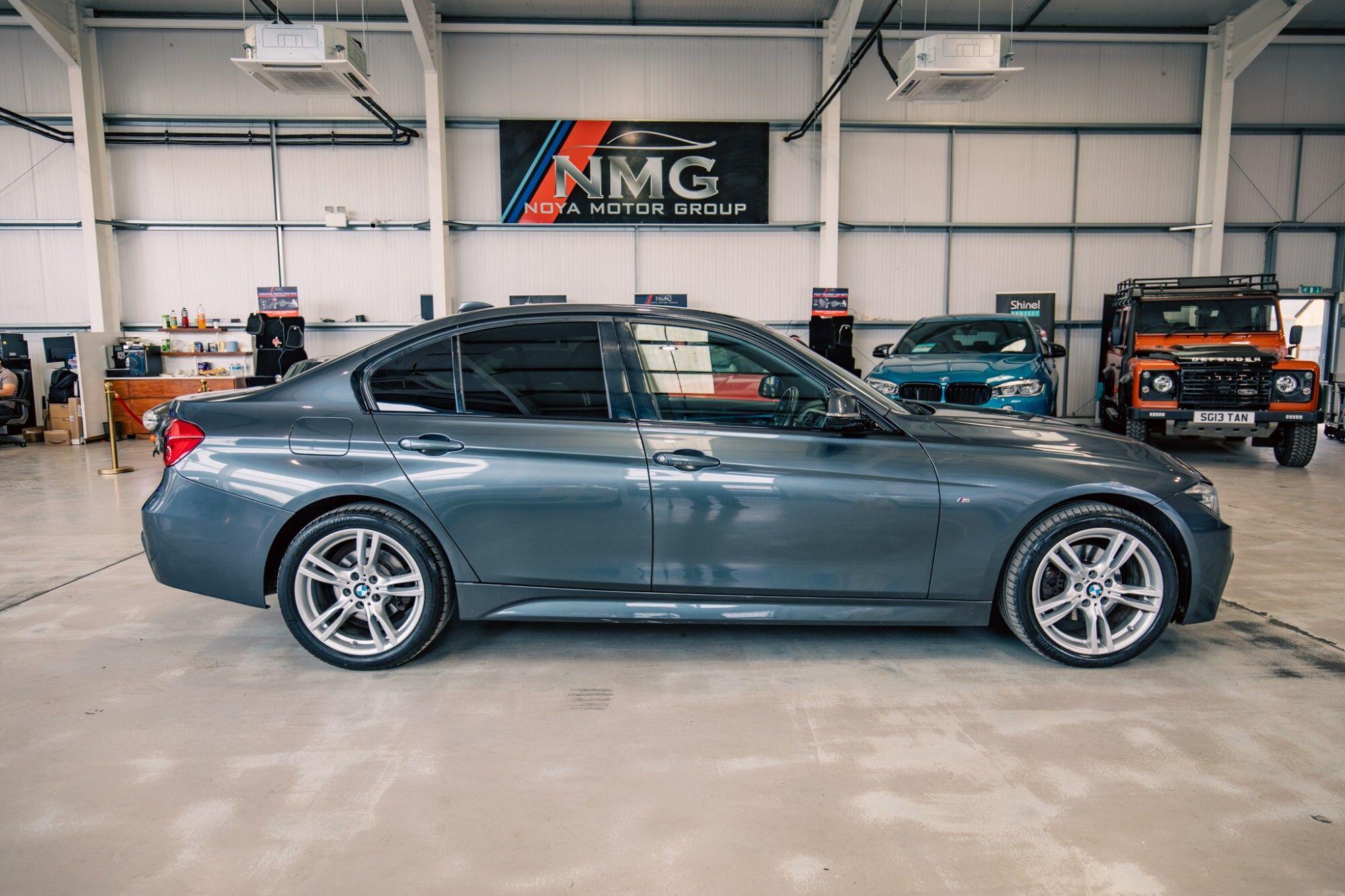BMW 3 Series view 23