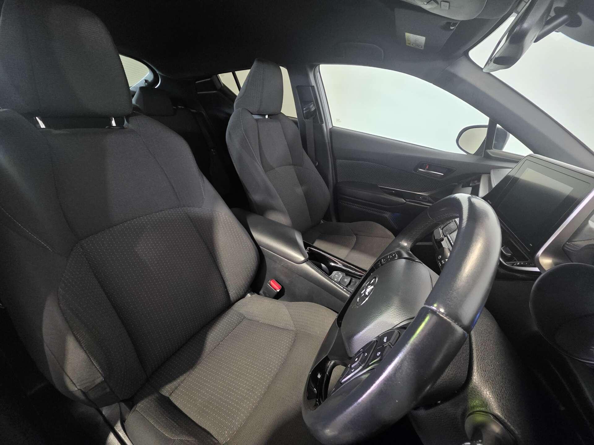 Toyota C-HR view 12