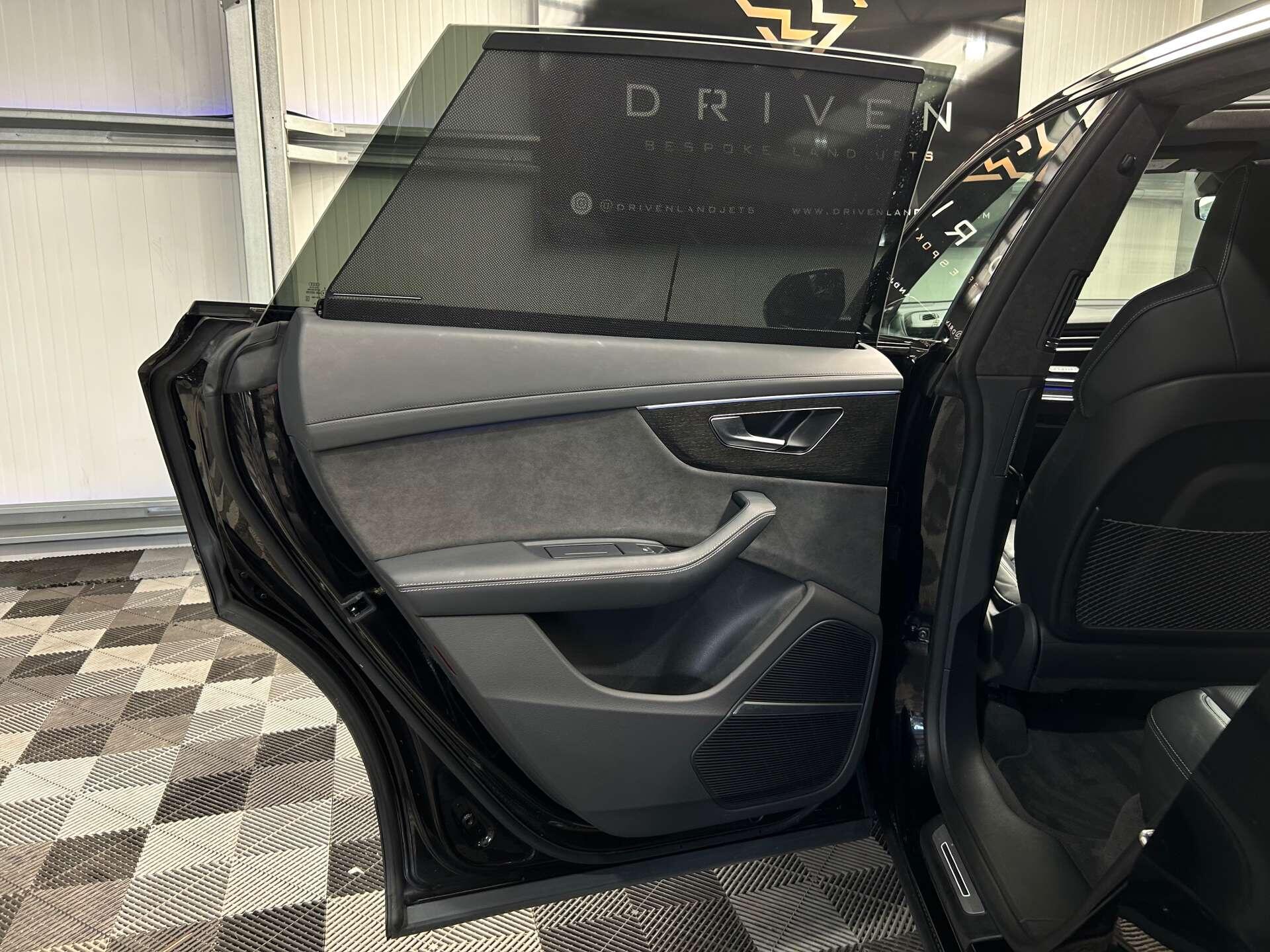 Audi Q8 view 31