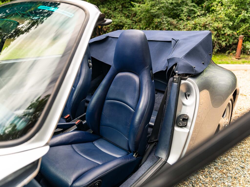 Porsche 911 view 14