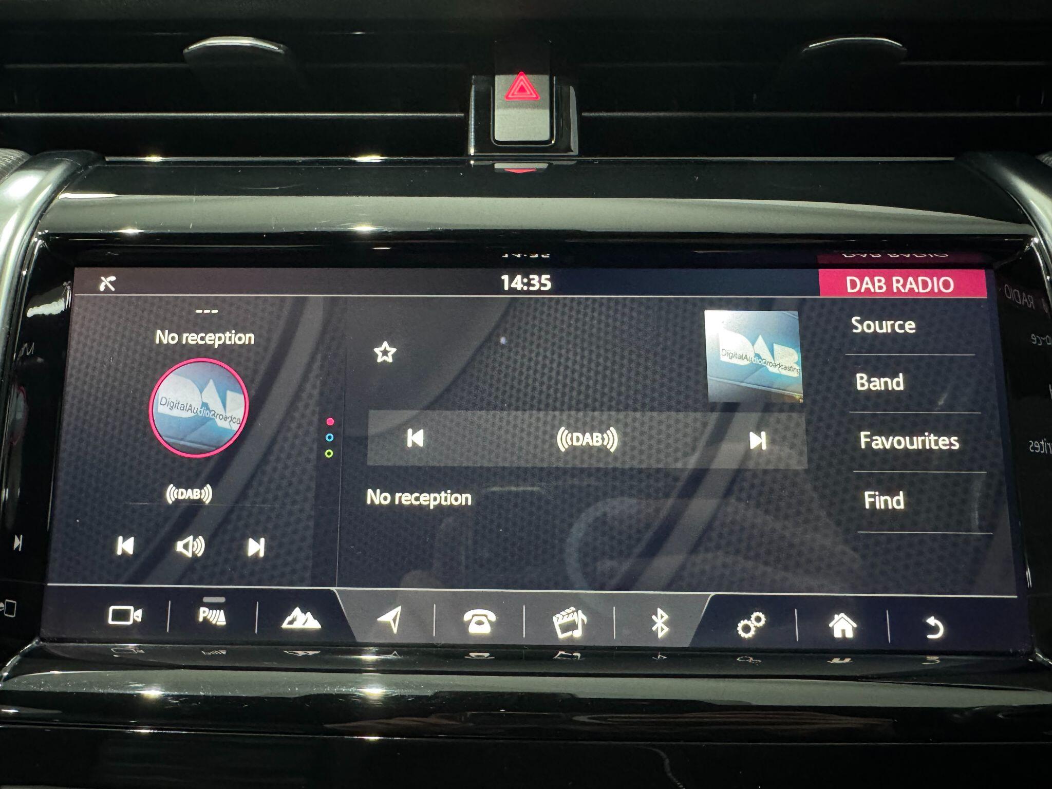 Land Rover Discovery Sport view 40