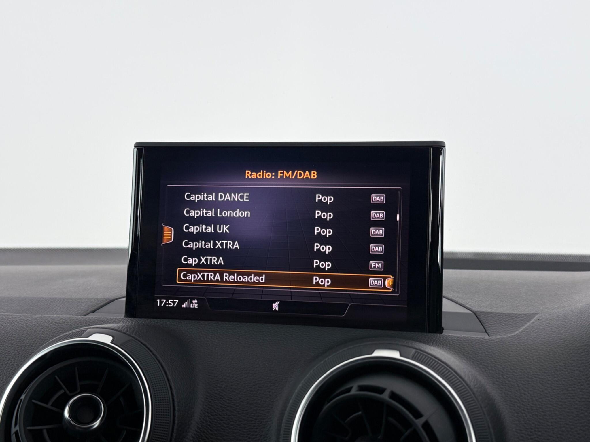 Audi Q2 view 29