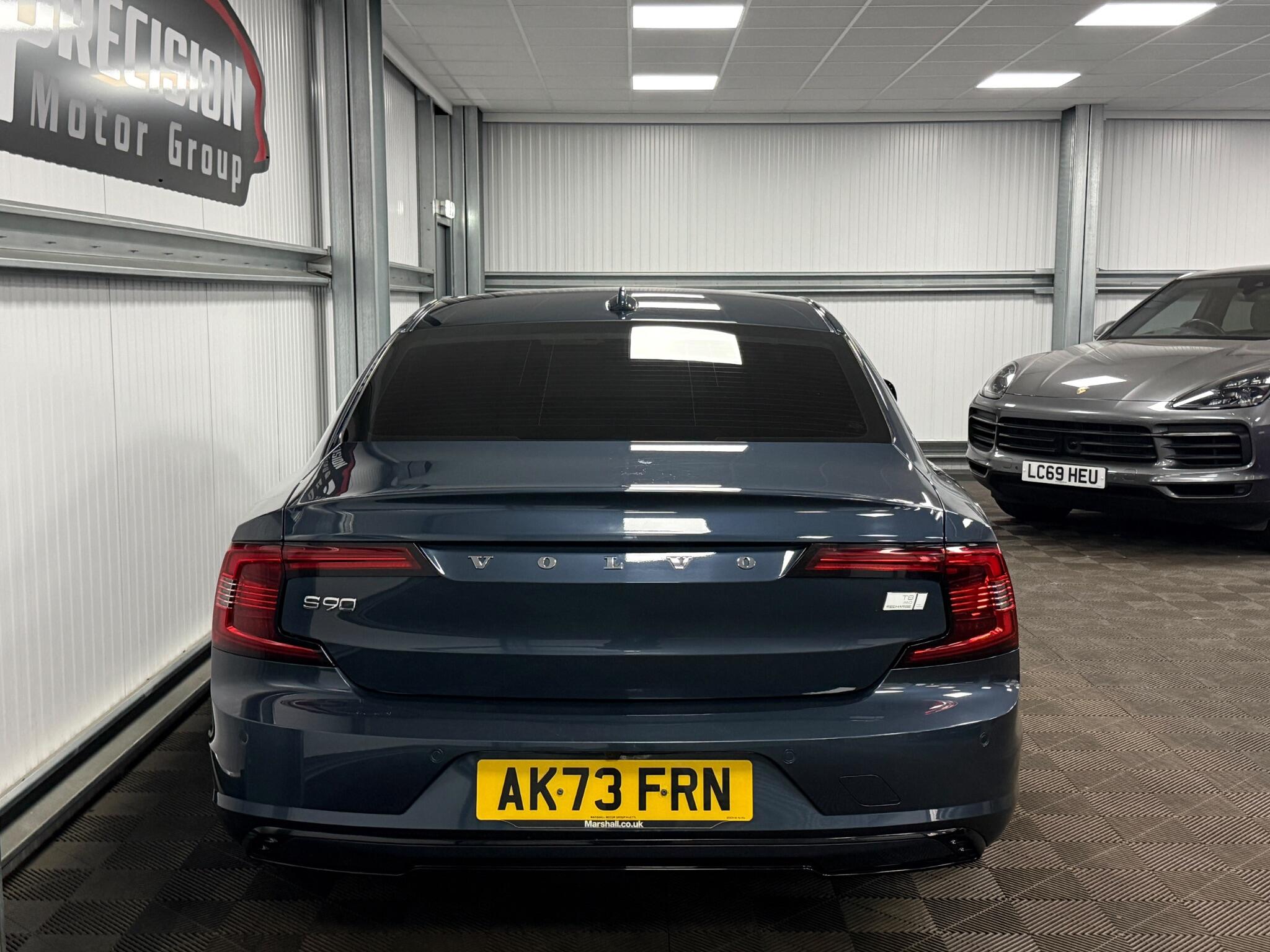 Volvo S90 view 11