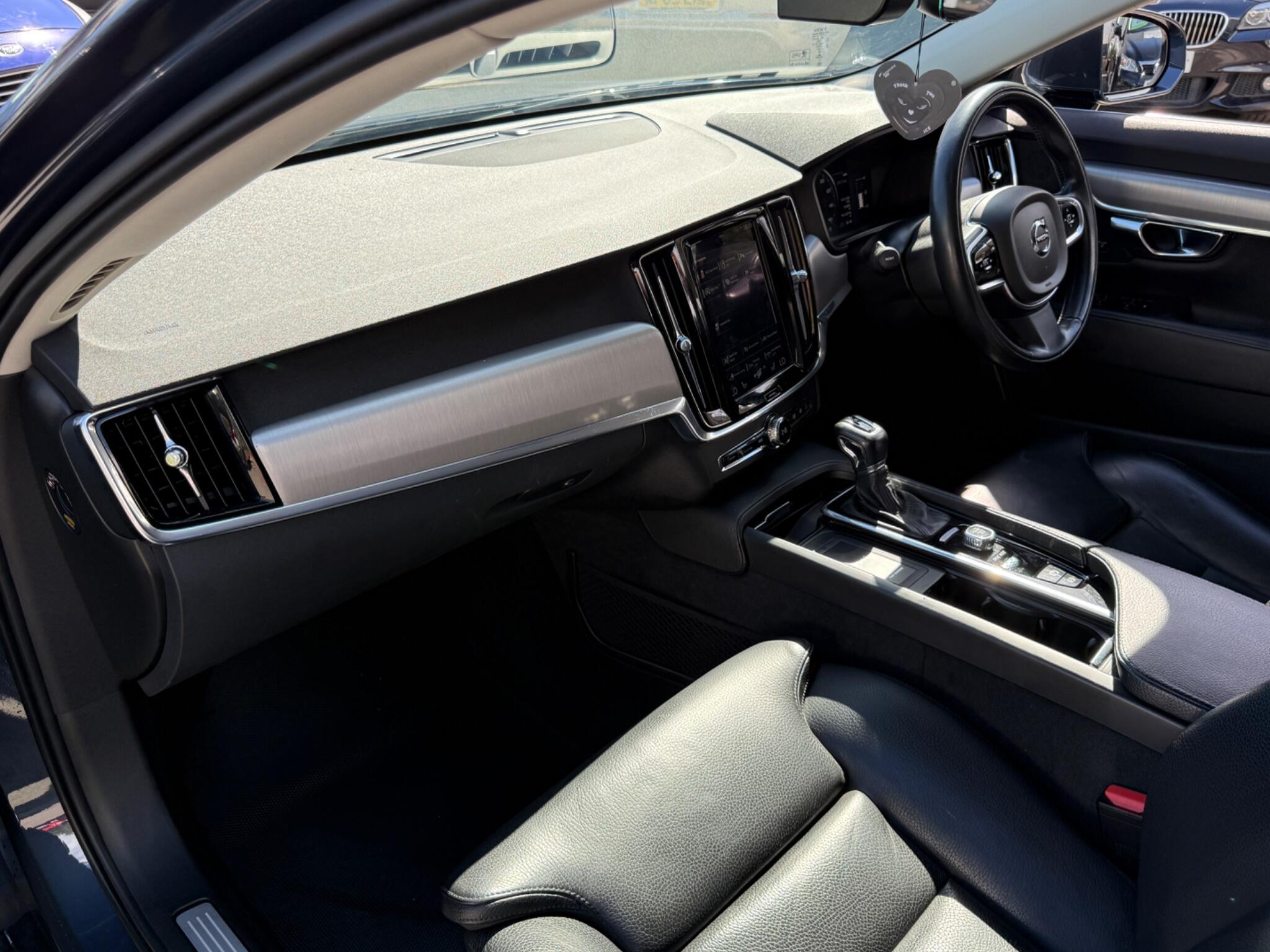 Volvo S90 - Image 50