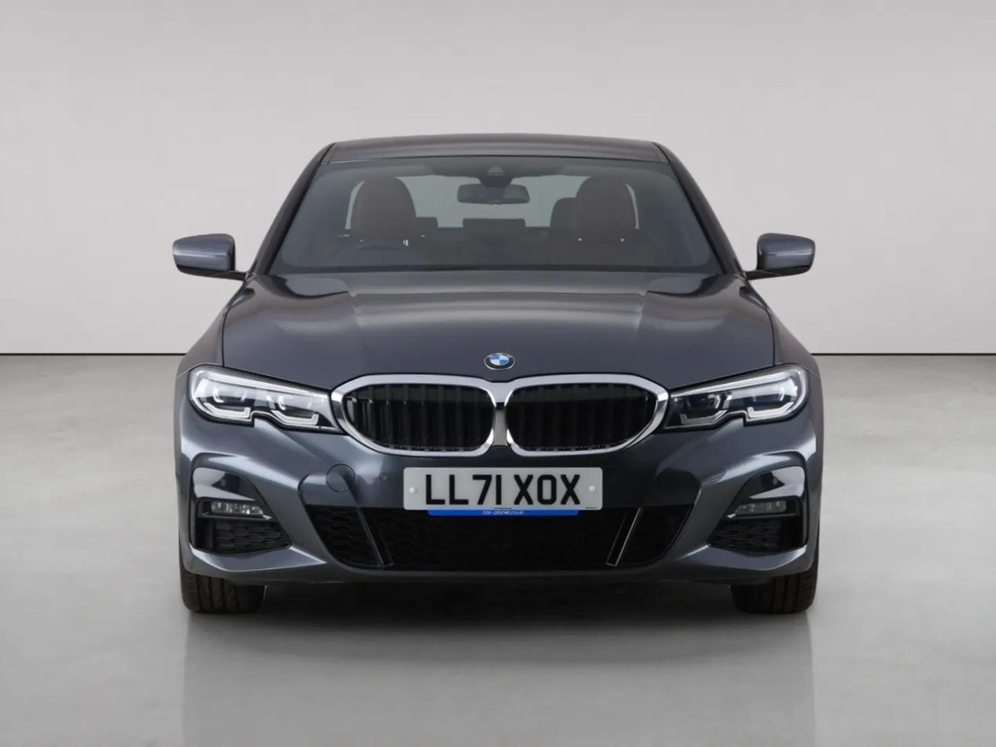 BMW 3 Series view 5