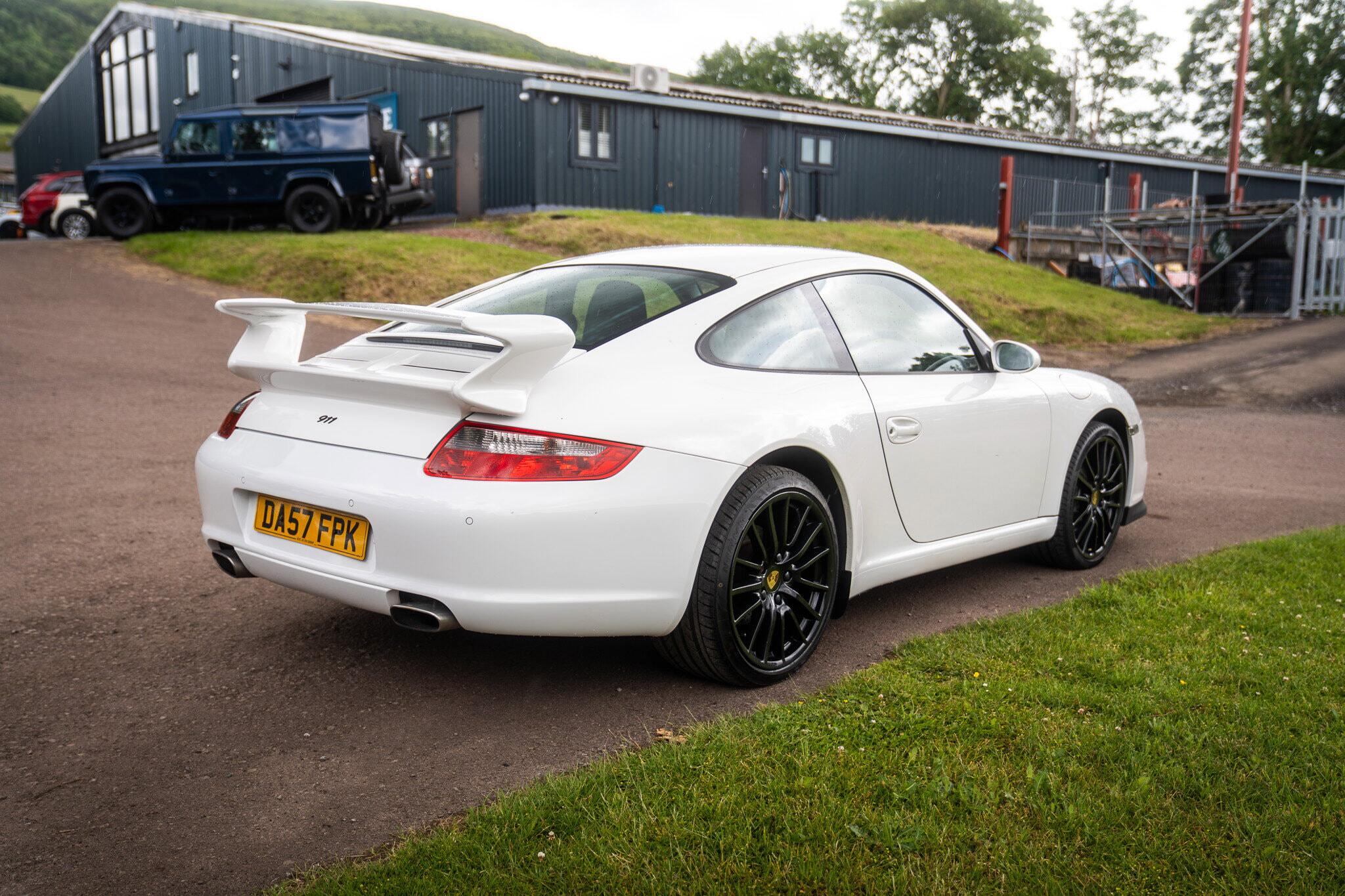 Porsche 911 view 5