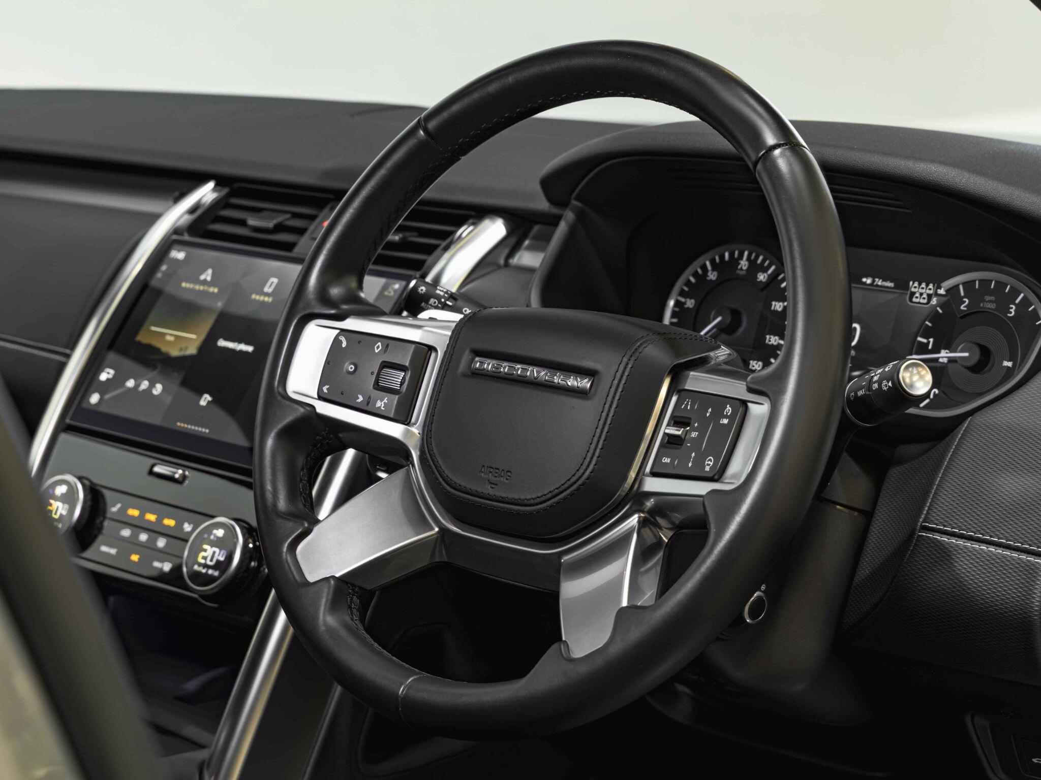 Land Rover Discovery 3 view 16