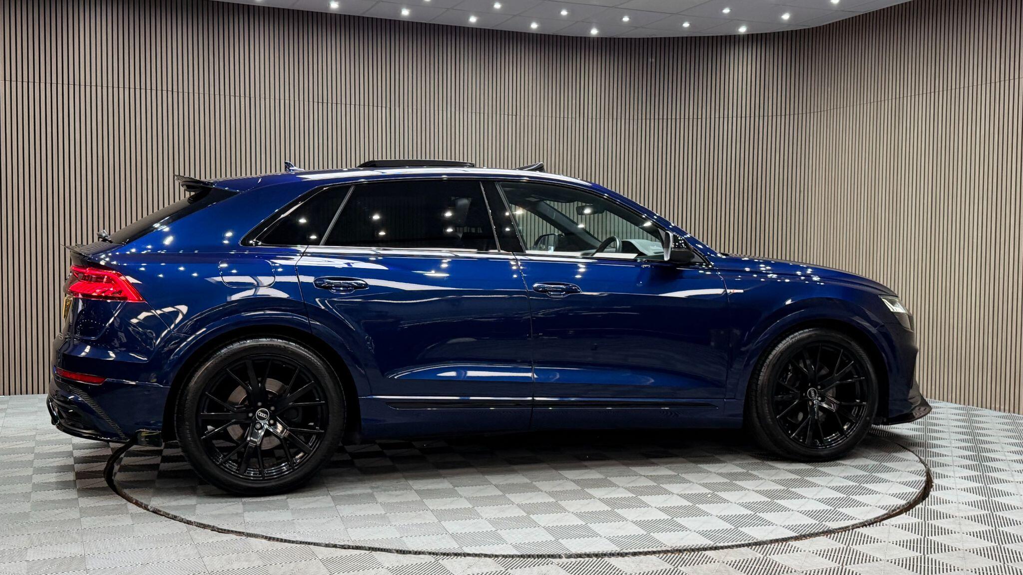 Audi Q8 view 42