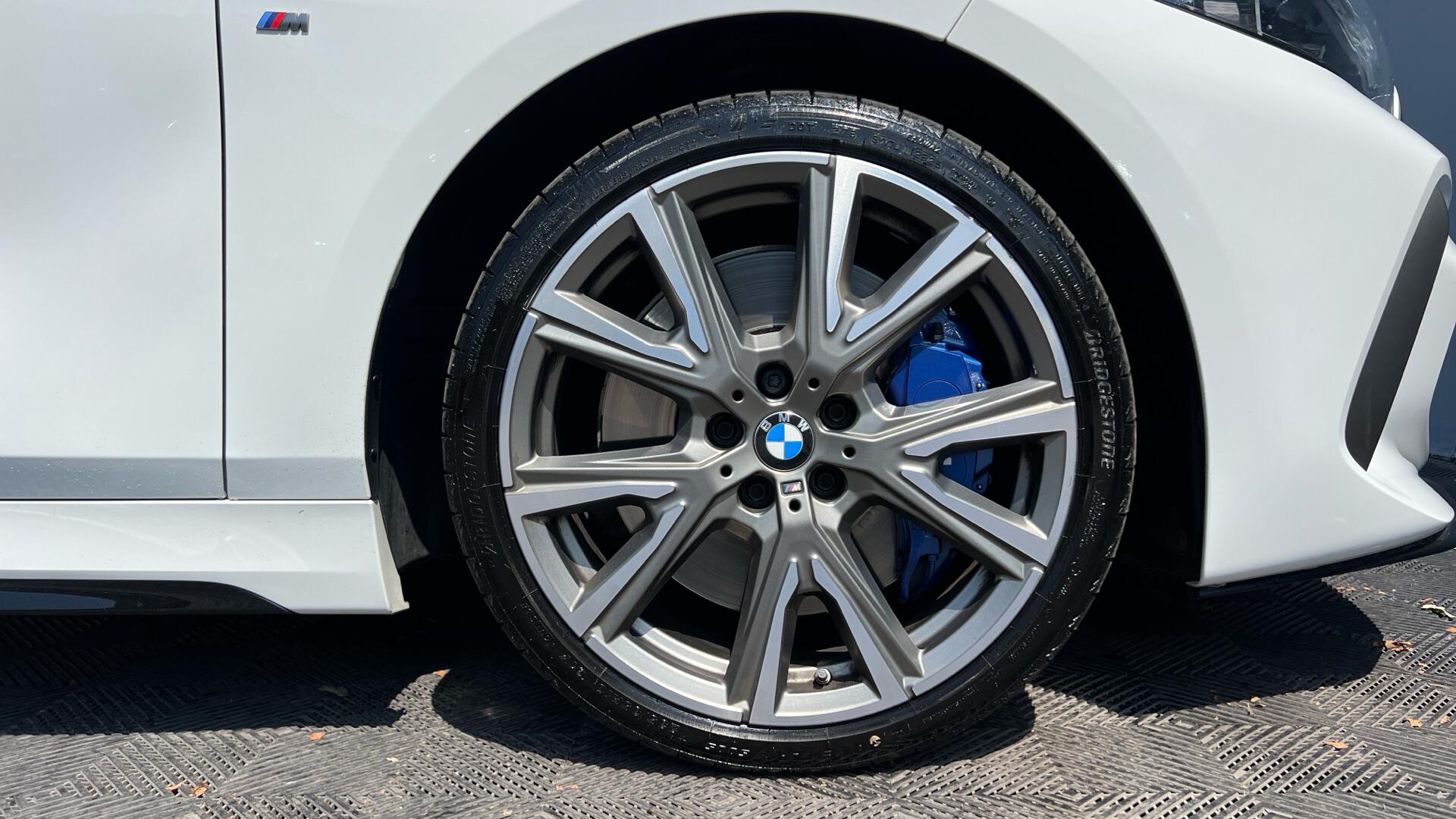 BMW 1 Series view 14