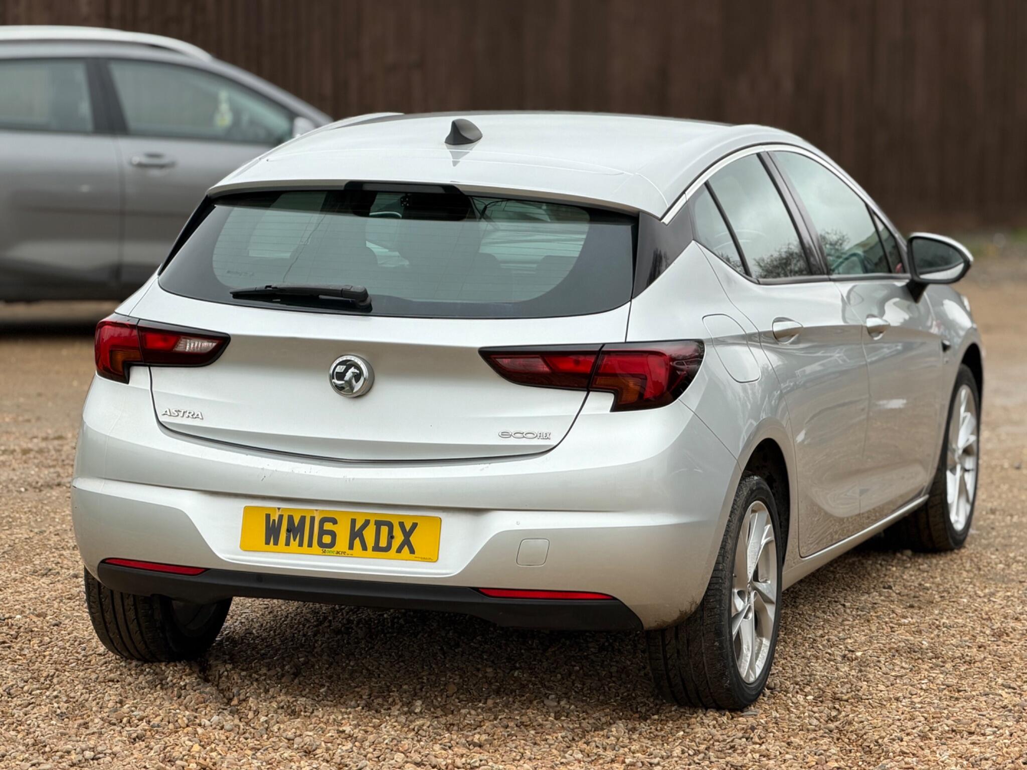 2016 Vauxhall Astra 1.0i Turbo ecoFLEX SRi Nav Euro 6 (s/s) 5dr image 11