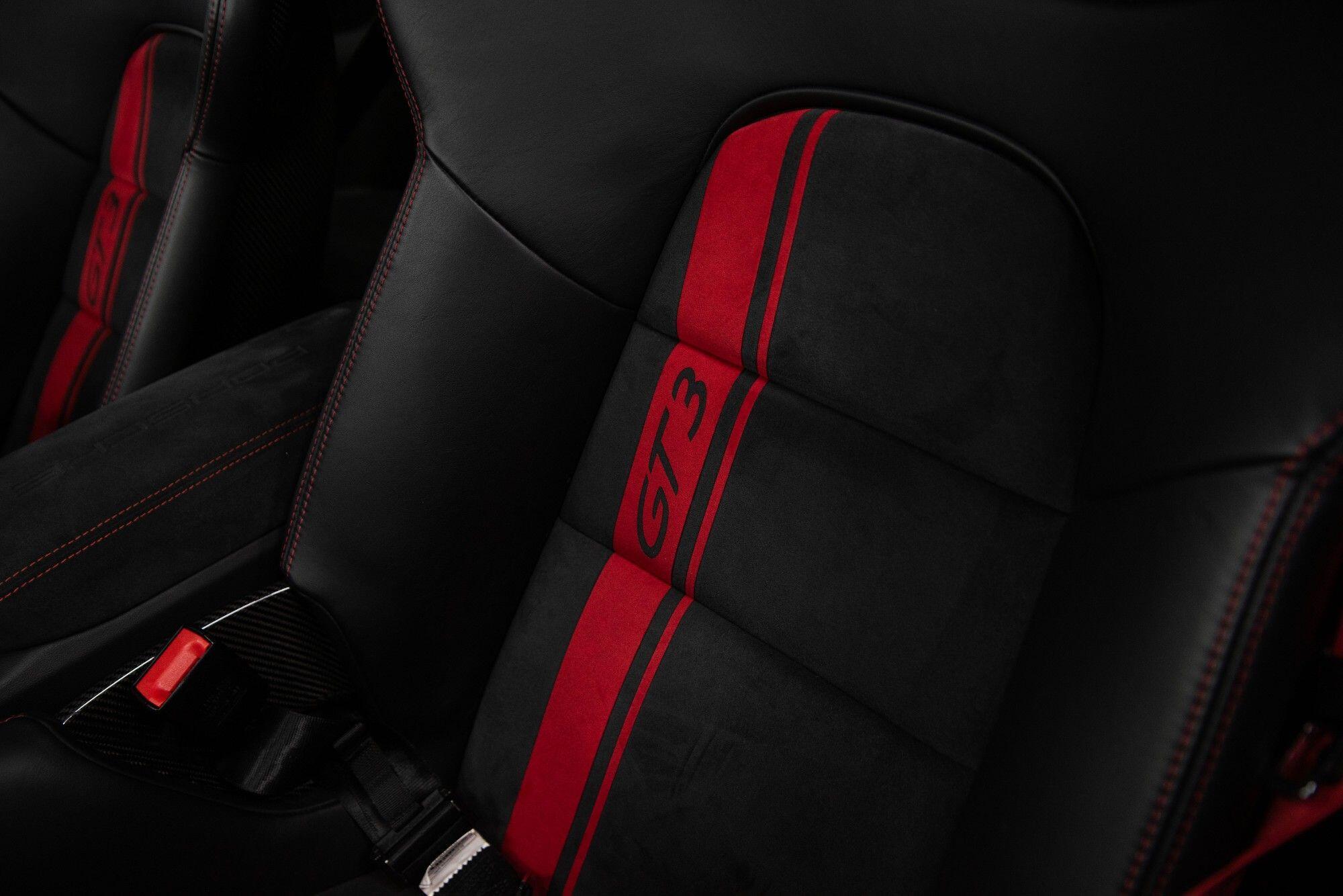 Porsche 911 view 30
