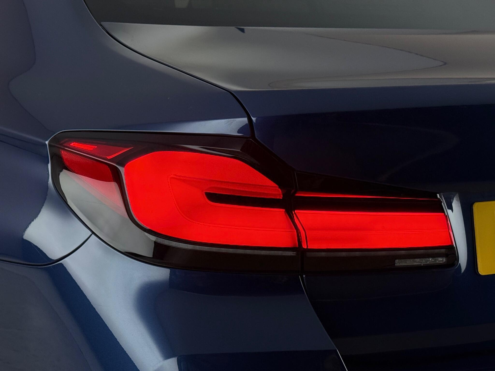 BMW 5 Series view 10