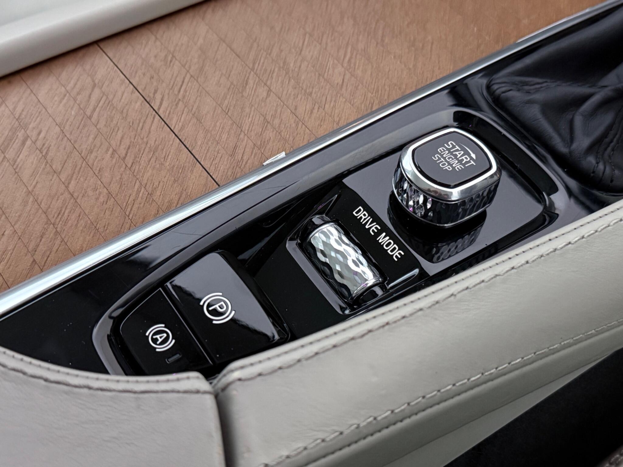 Volvo XC90 view 25