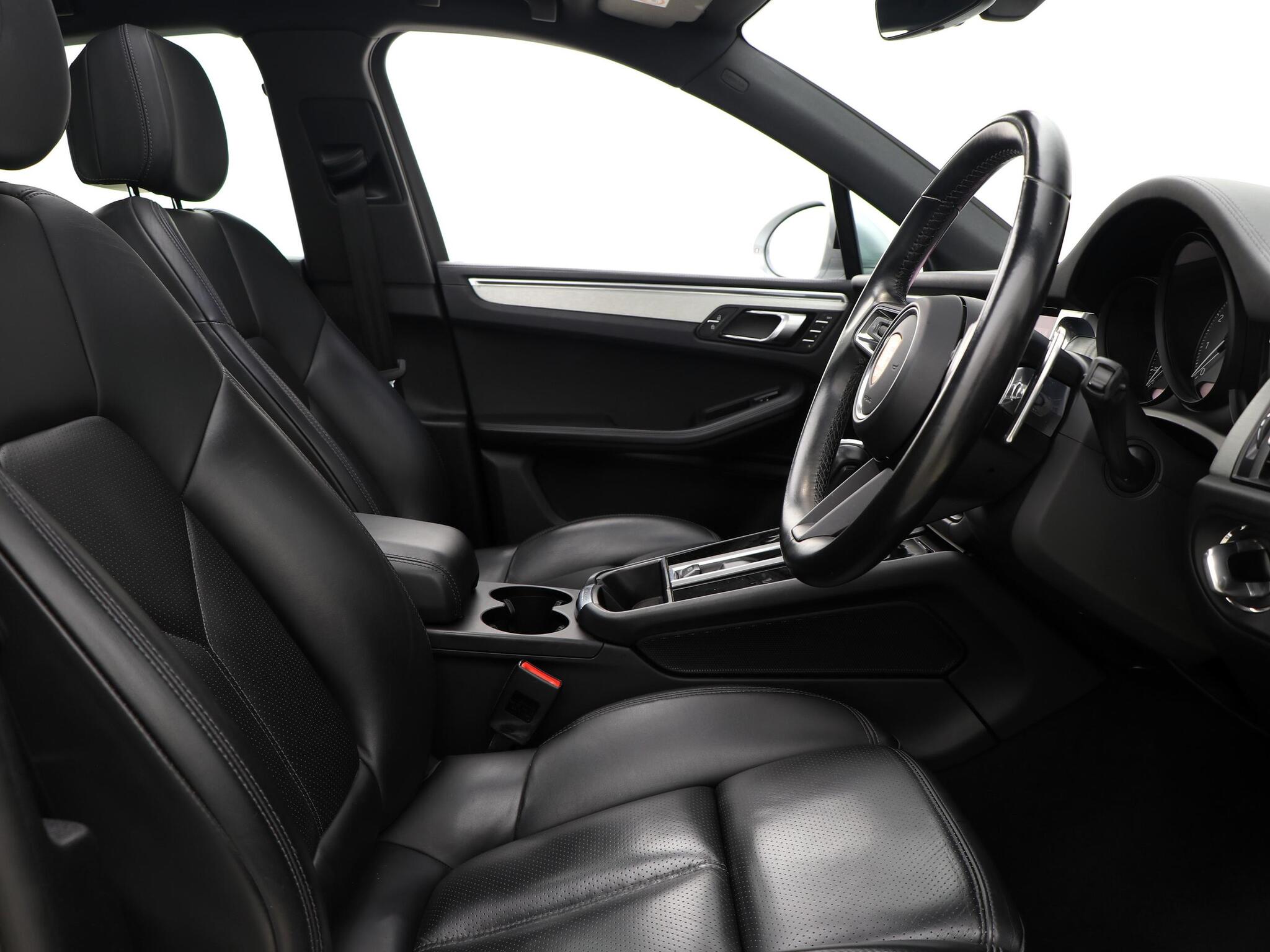 Porsche Macan view 44