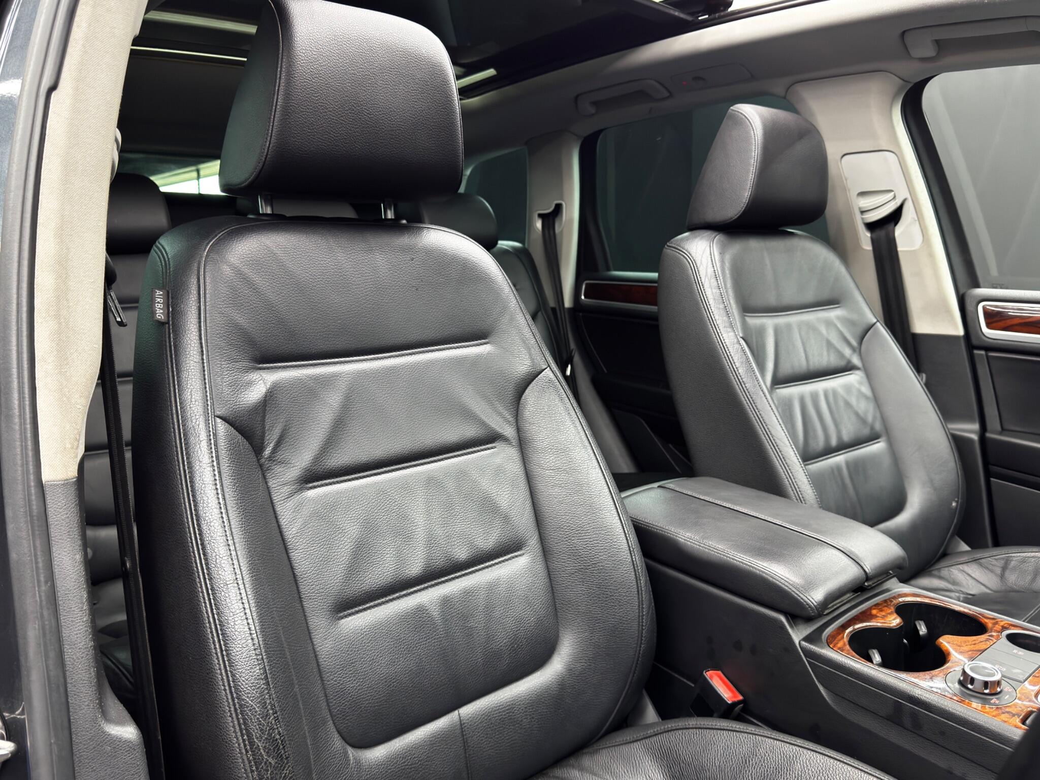 Volkswagen Touareg view 12