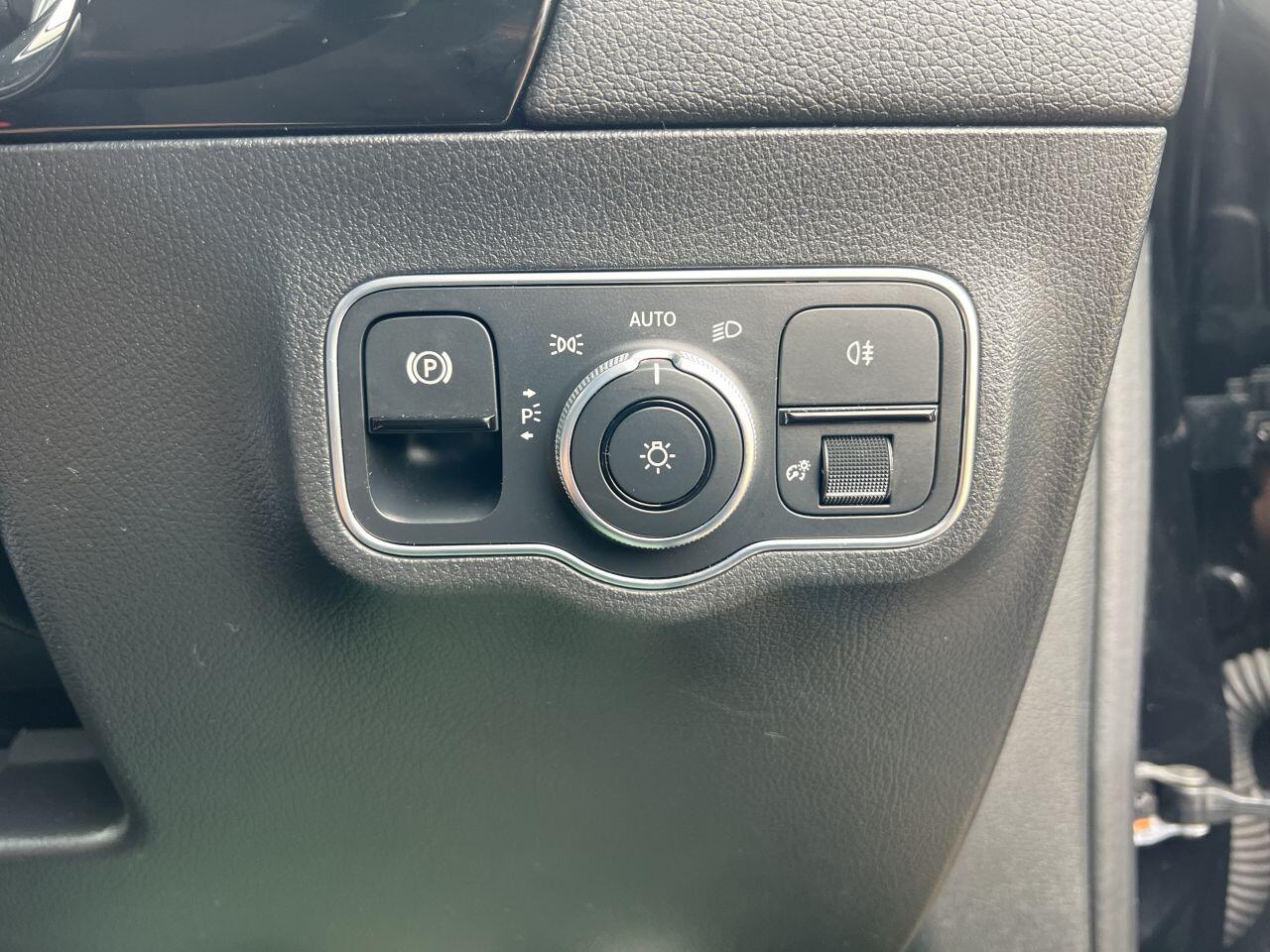 Mercedes-Benz Gla view 54