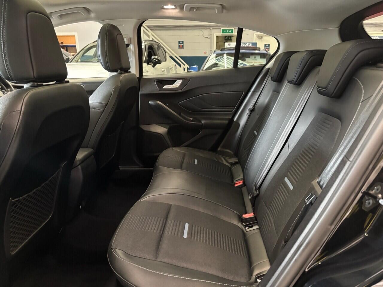 Ford Focus view 25