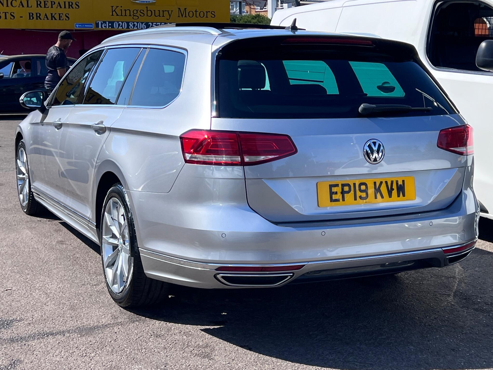 Volkswagen Passat view 13
