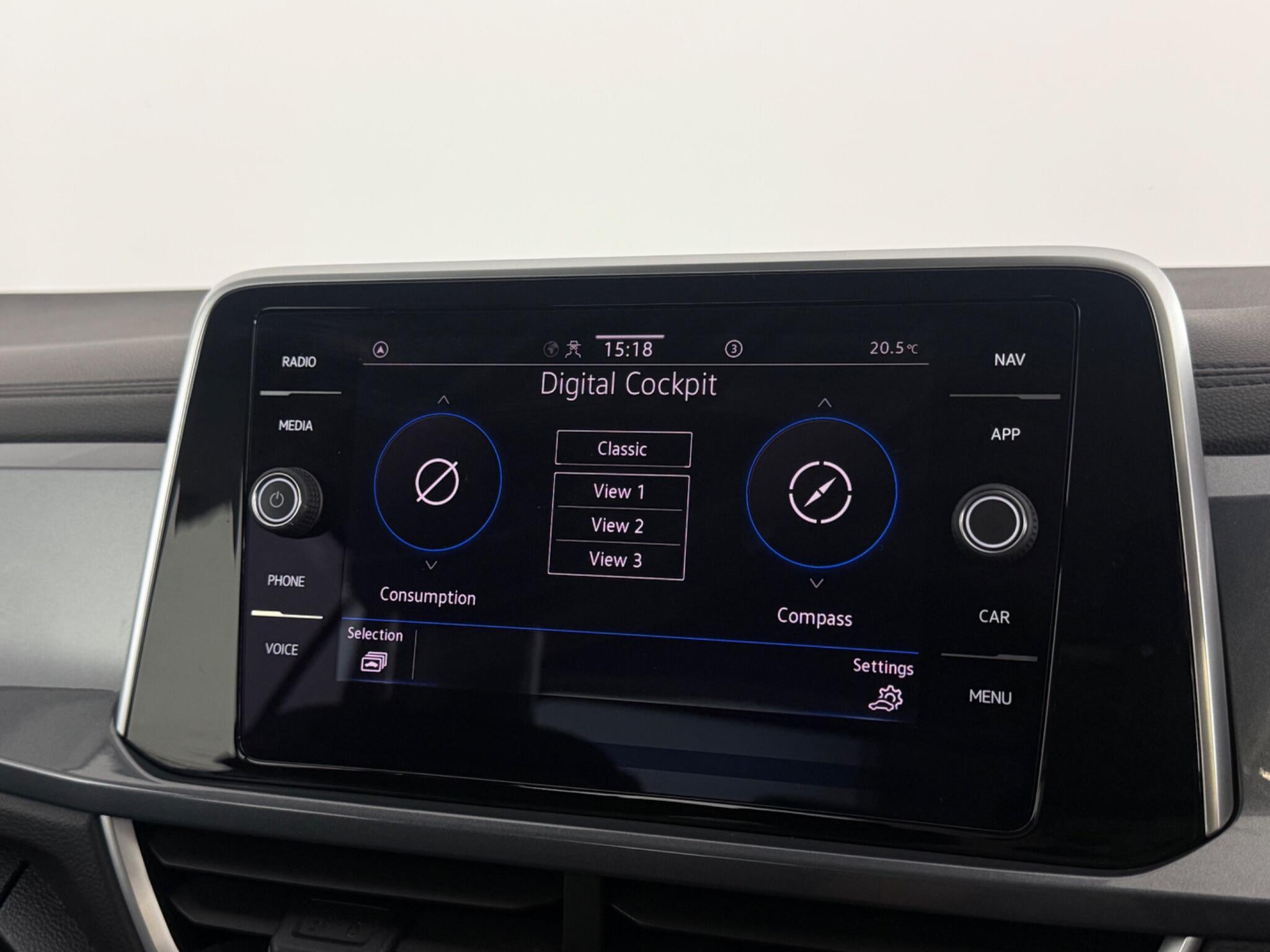 Volkswagen T-Roc view 24
