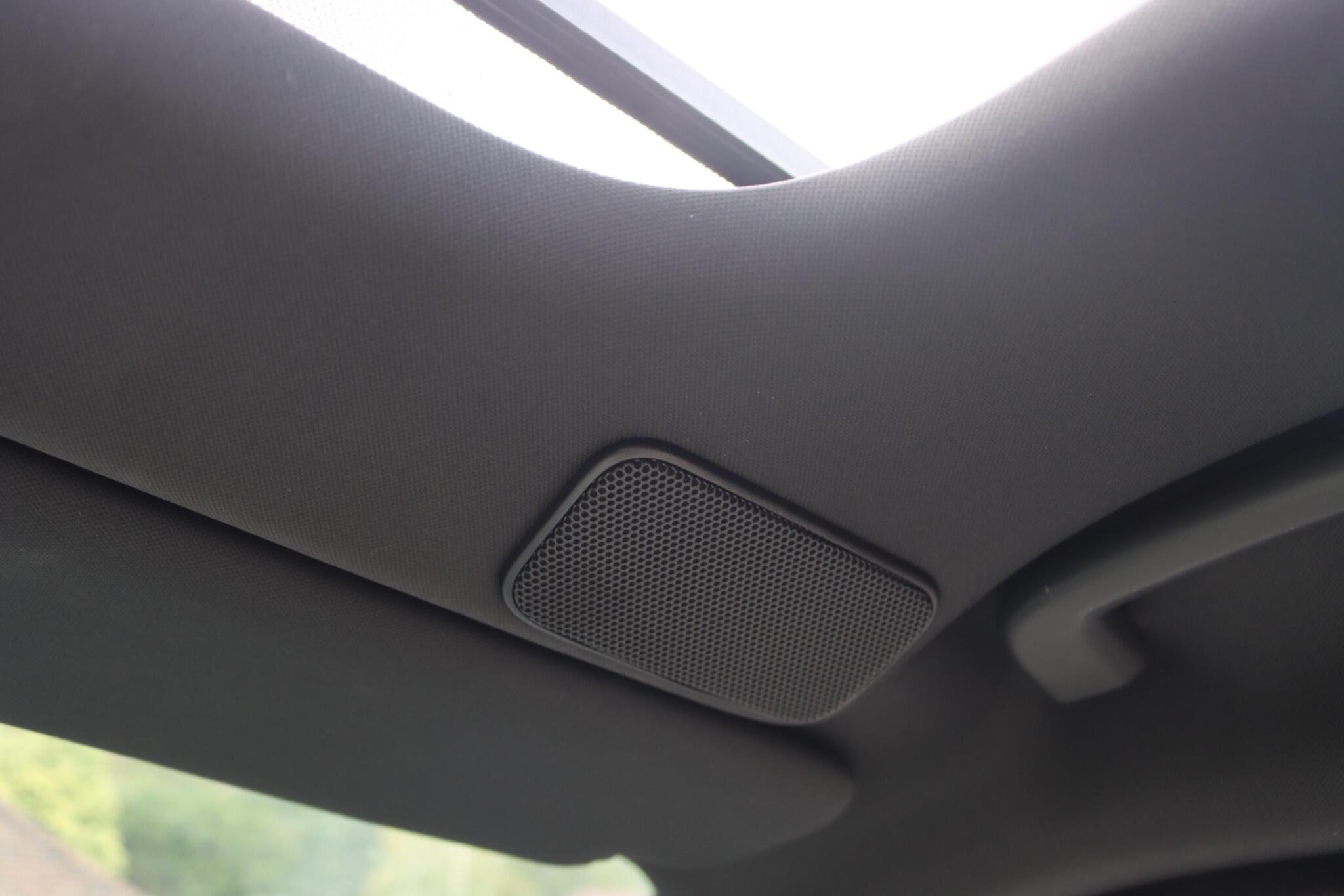 Land Rover Range Rover Velar view 76