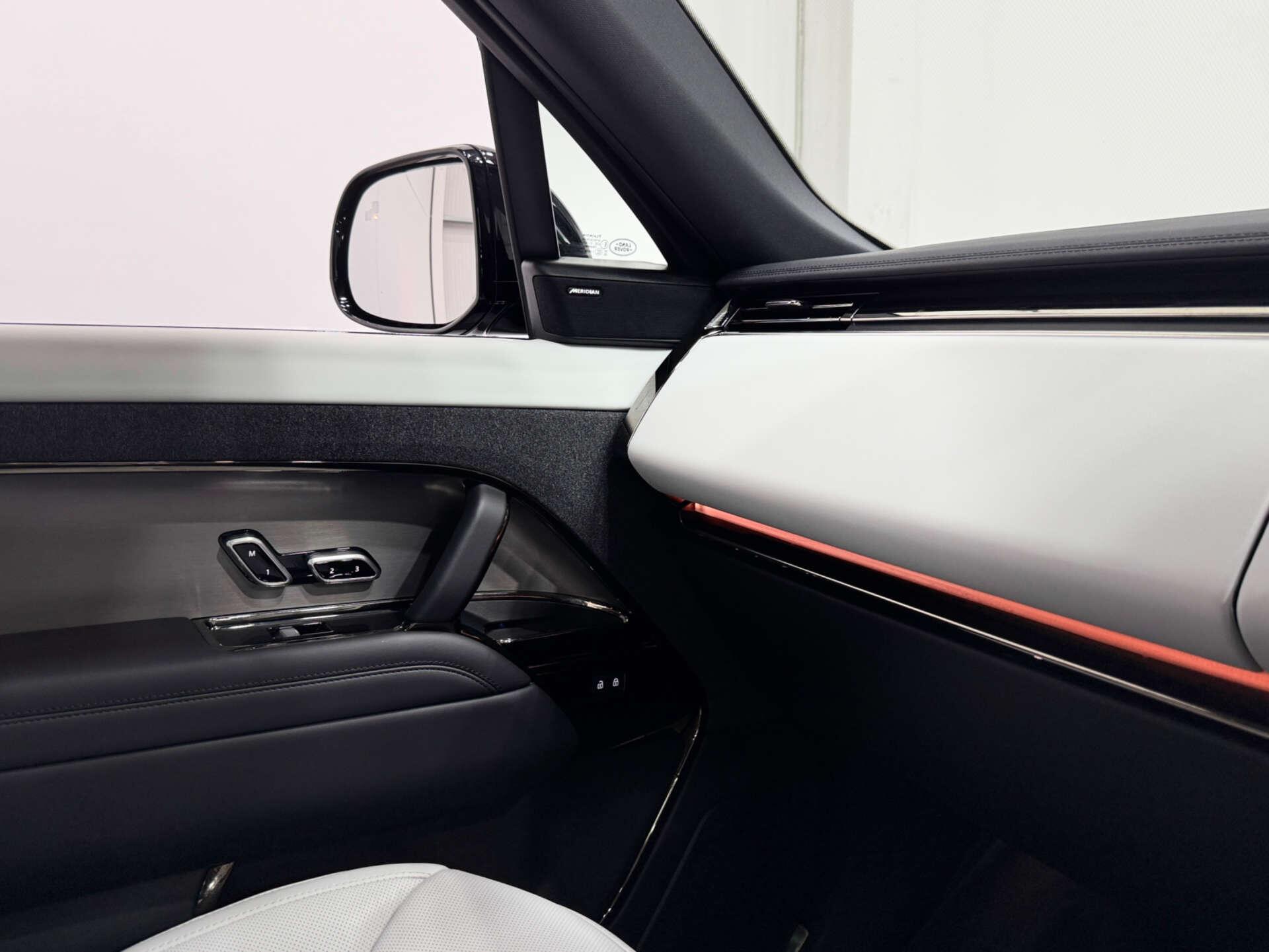 Land Rover Range Rover Sport view 32