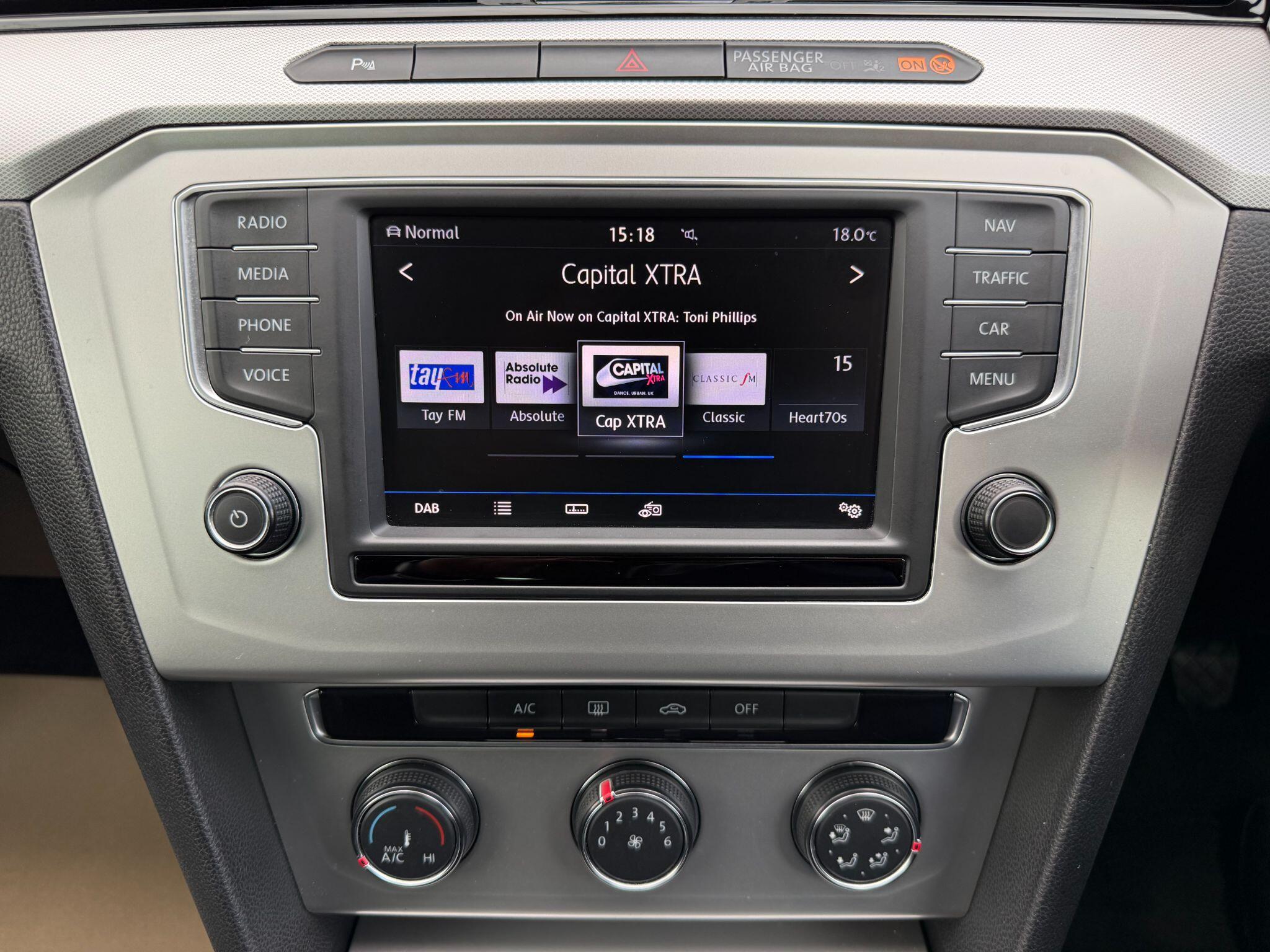Volkswagen Passat view 26