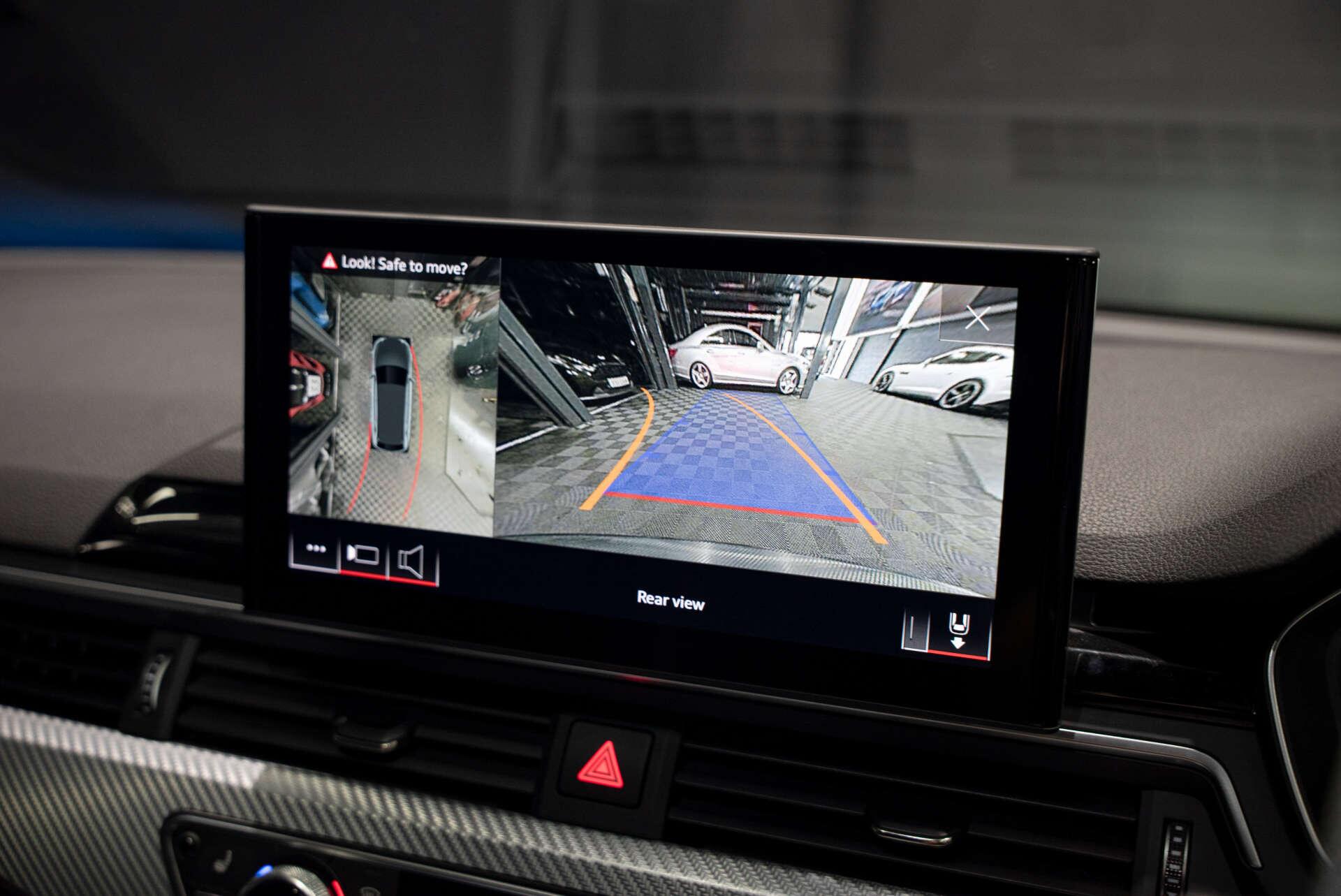 Audi RS4 Avant view 12