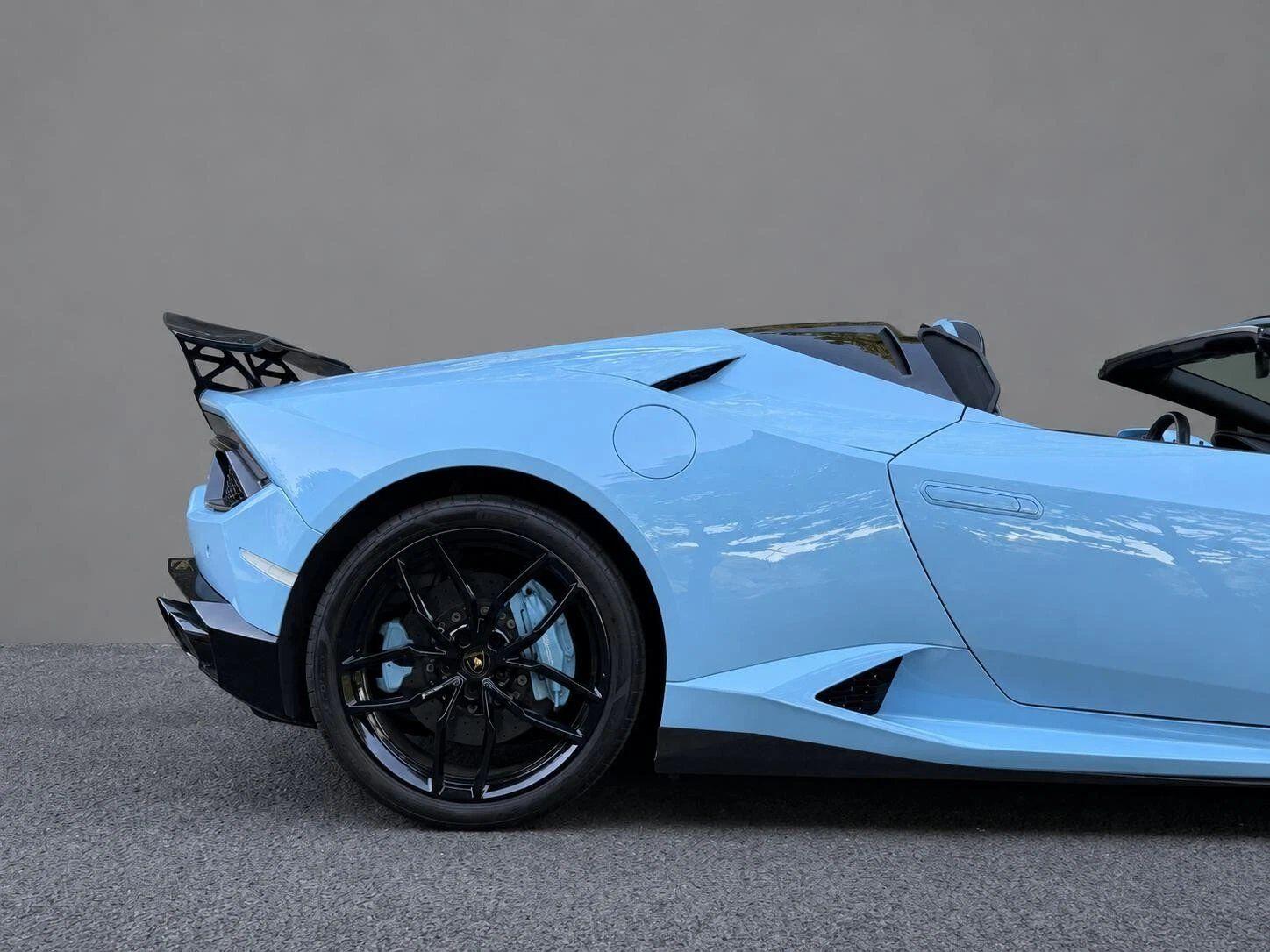 Lamborghini Huracan view 9
