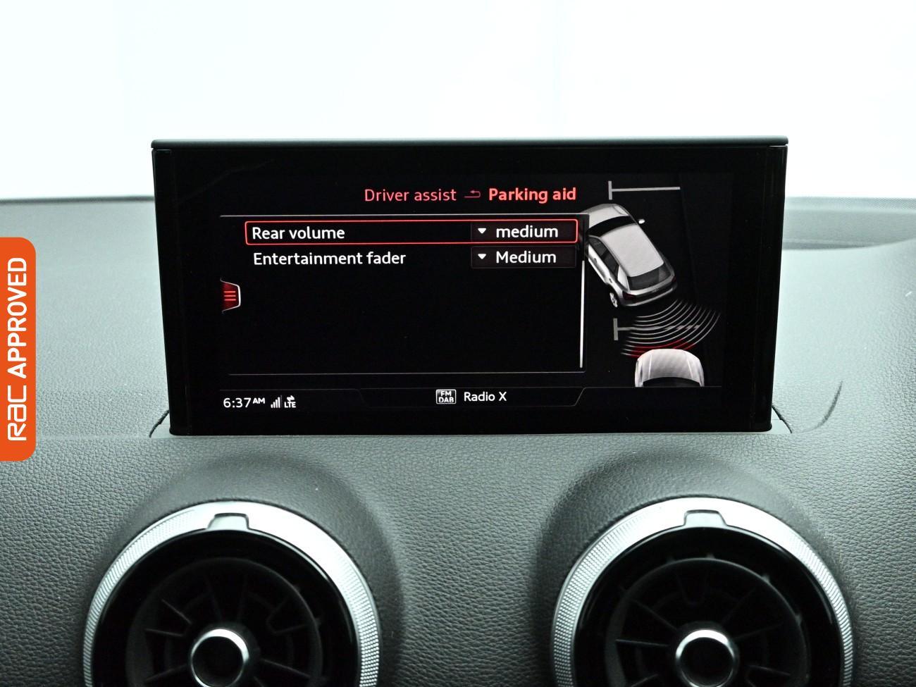 Audi Q2 view 16