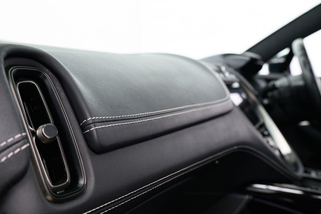 Aston Martin DBX view 39