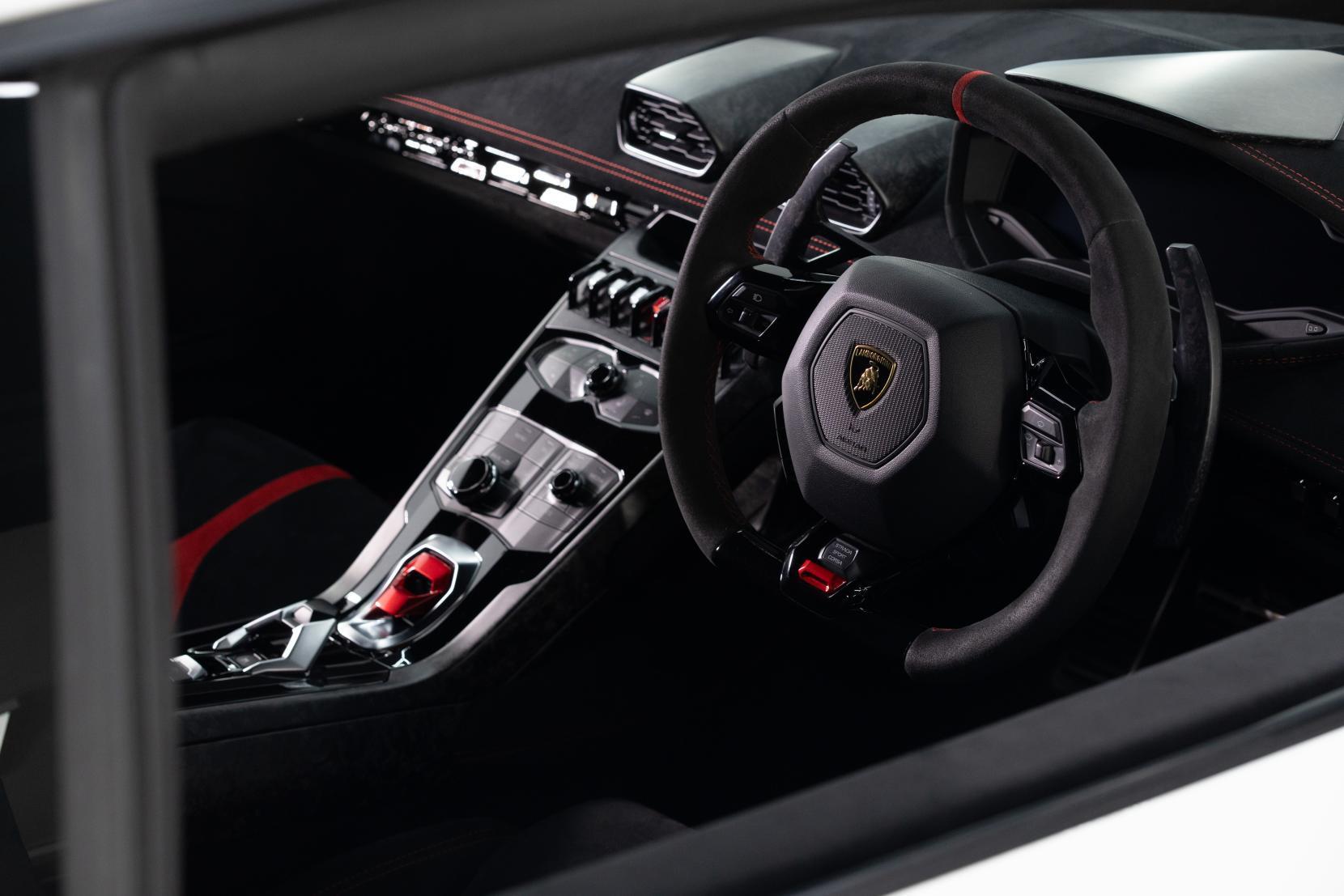 Lamborghini Huracan view 34