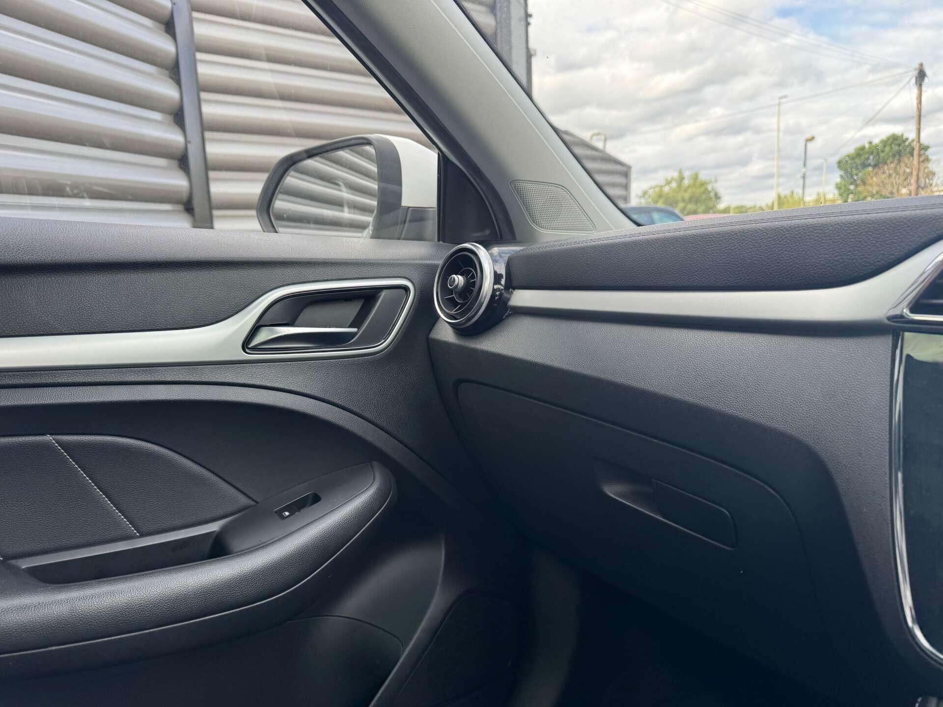 MG MG ZS view 24