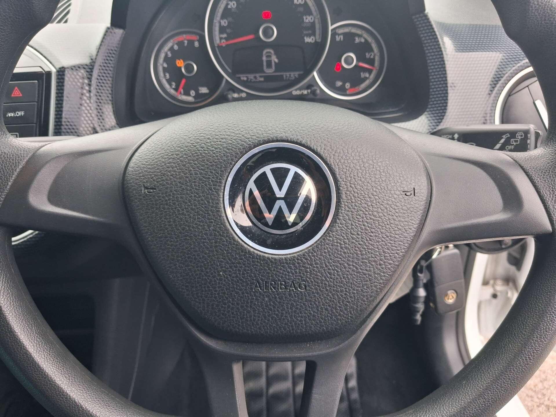 Volkswagen up! view 40