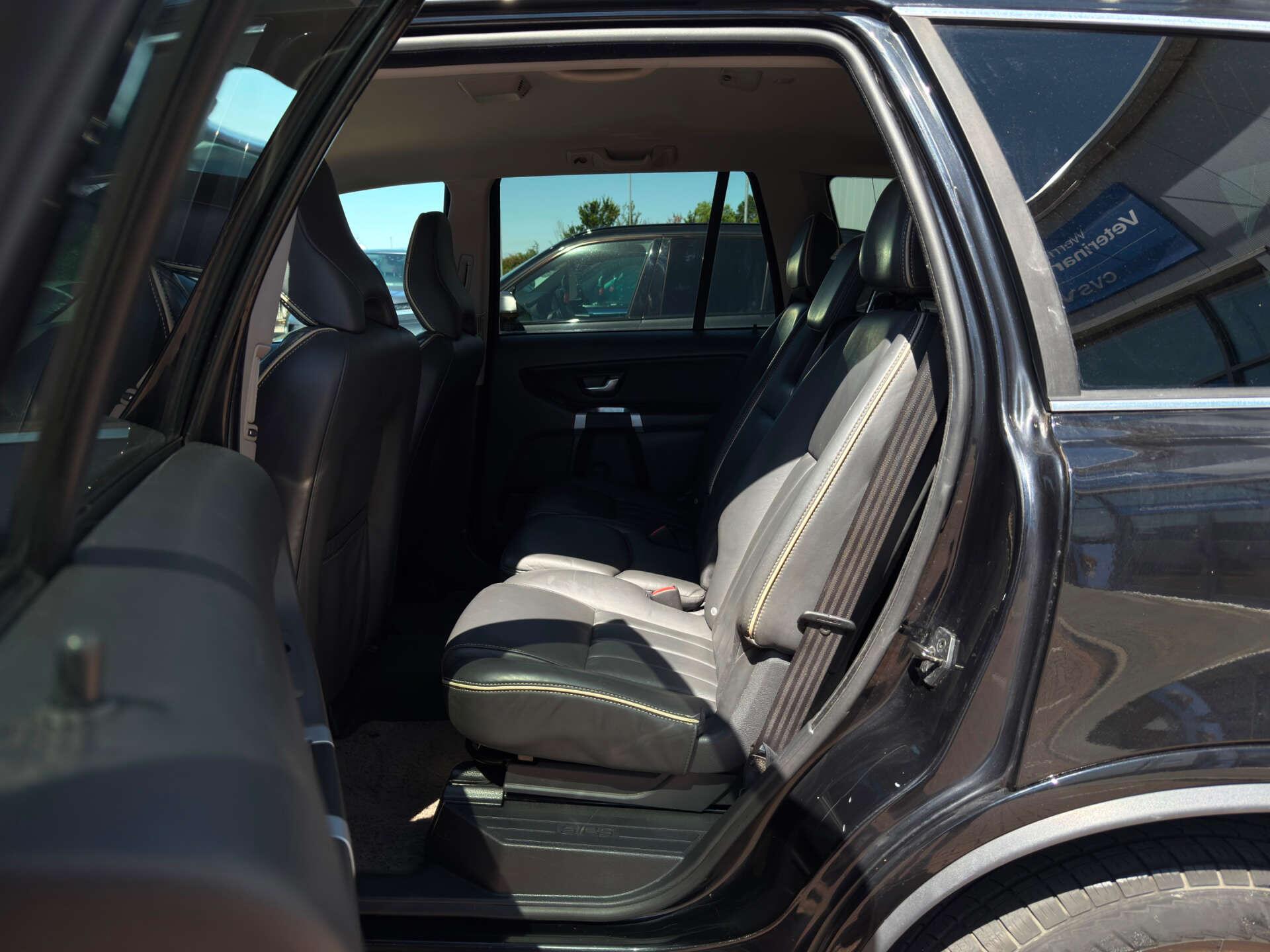 Volvo XC90 view 37