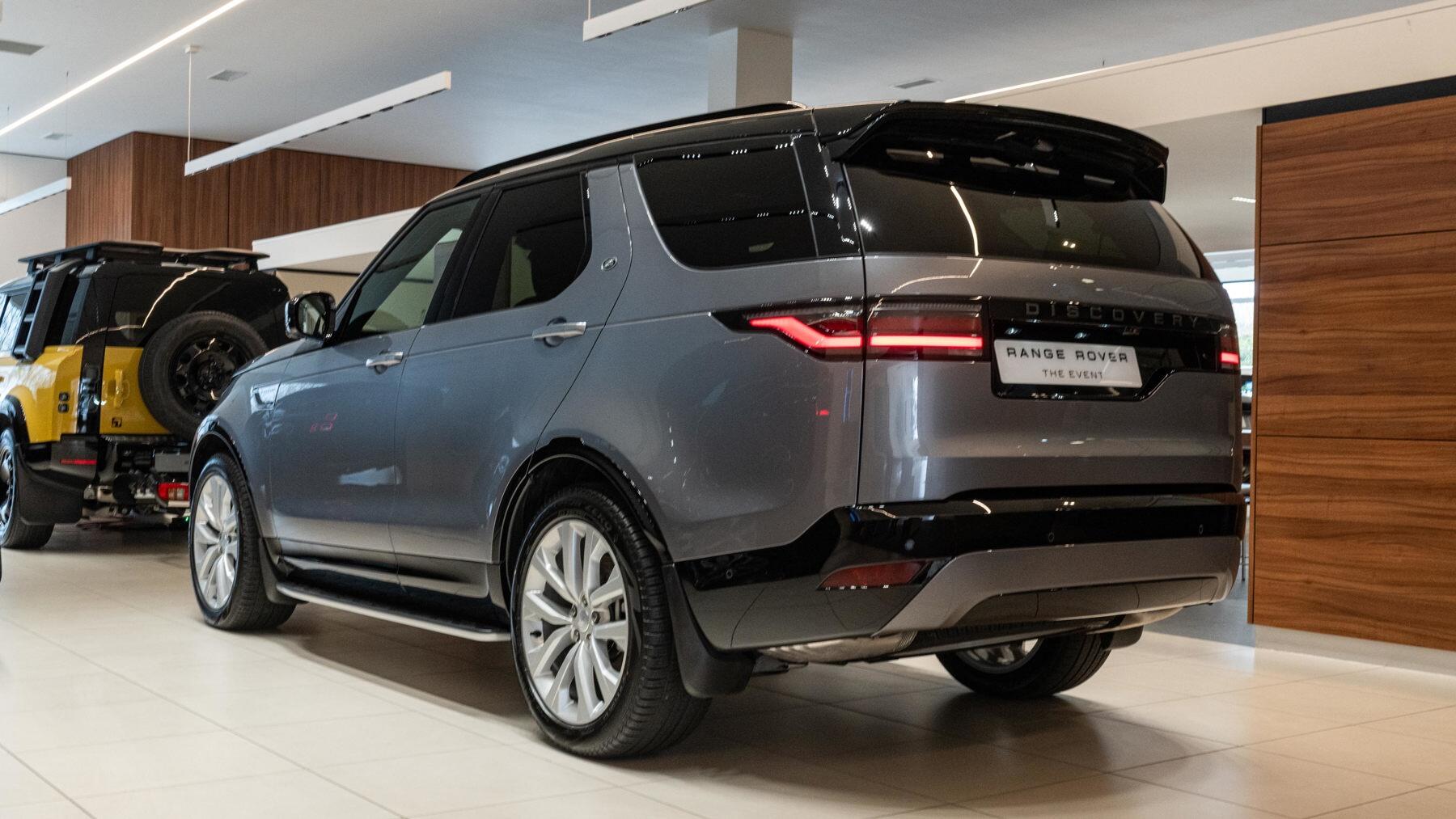 Land Rover Discovery view 2